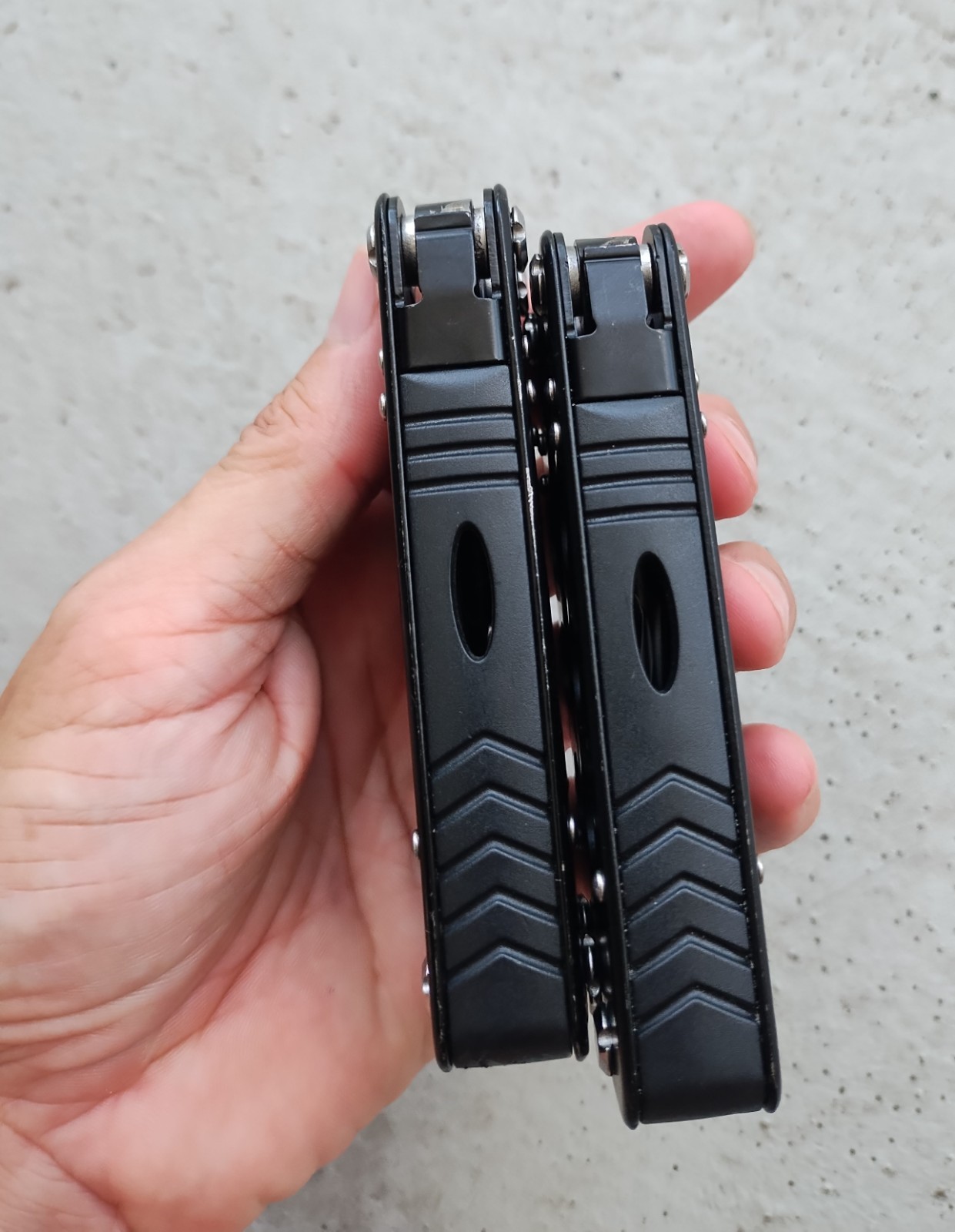 SMITH & WESSON S&W 16 FUNCTION MULTI-TOOL BLACK, EXCELLENT CONDITION, LOT OF 2