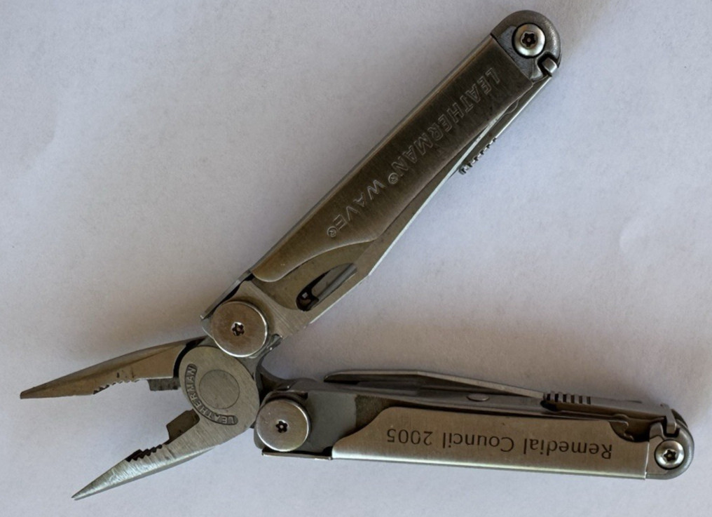 Leatherman Wave Multi Tool Pliers with Logo – Silver *Remedial Counsel 2005*