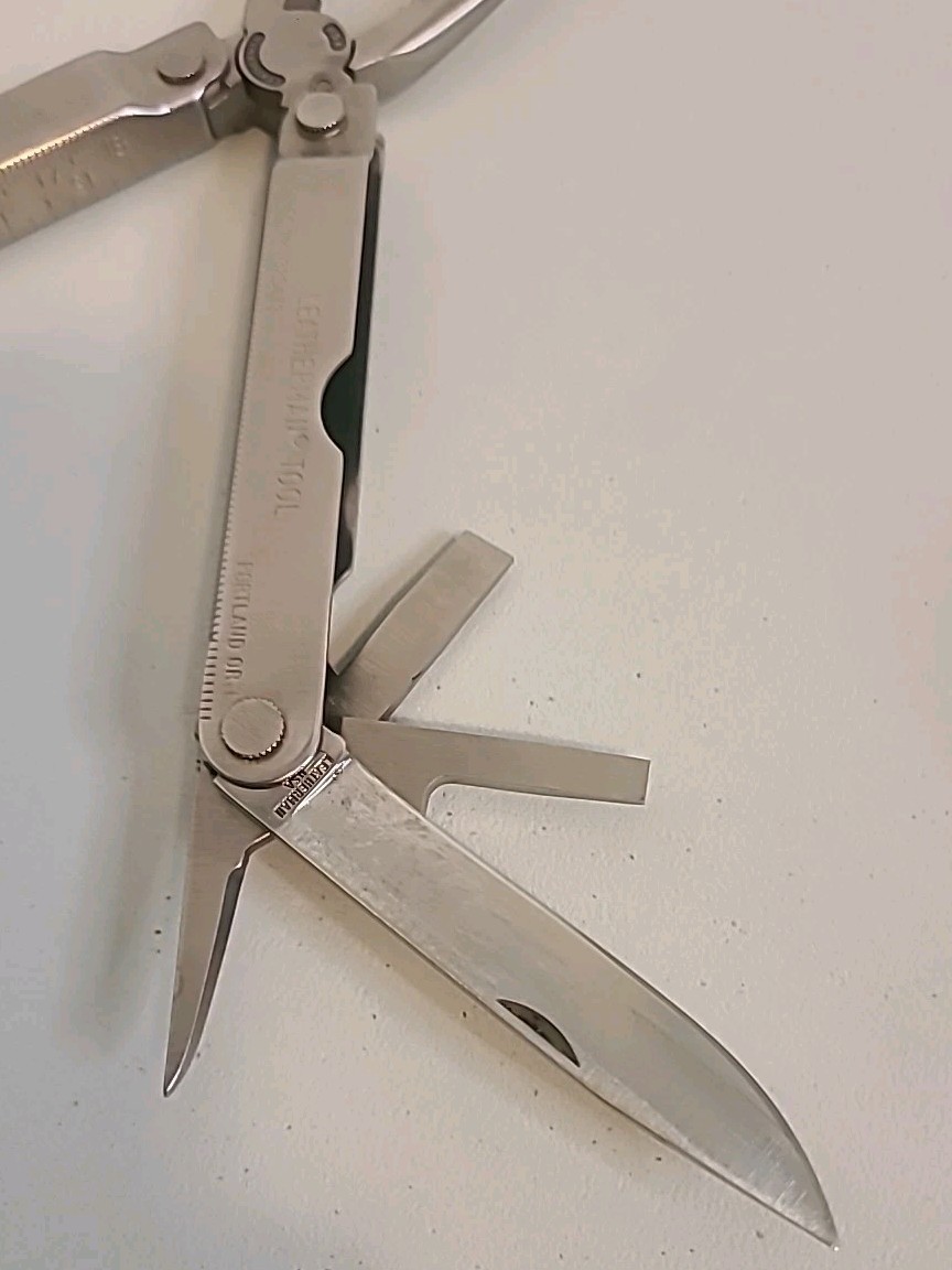 1996 Leatherman 1235473 Multi-Tools With Original Leather Sheath Nice Condition
