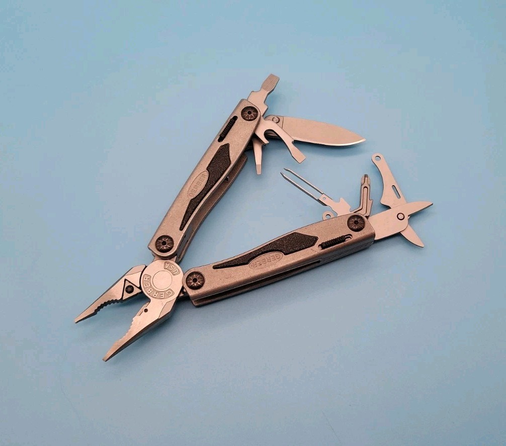 Gerber Urban Legend MP700 Multi-Plier Multi Tool – Pliers, Scissors, Knife