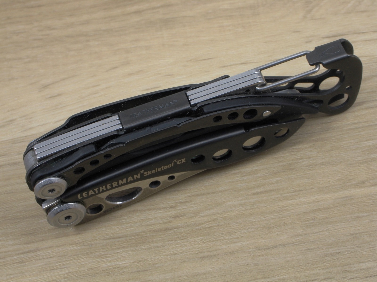 Leatherman Skeletool CX Multi-Tool 154CM Plain Edge Knife, Black, USA -Excellent
