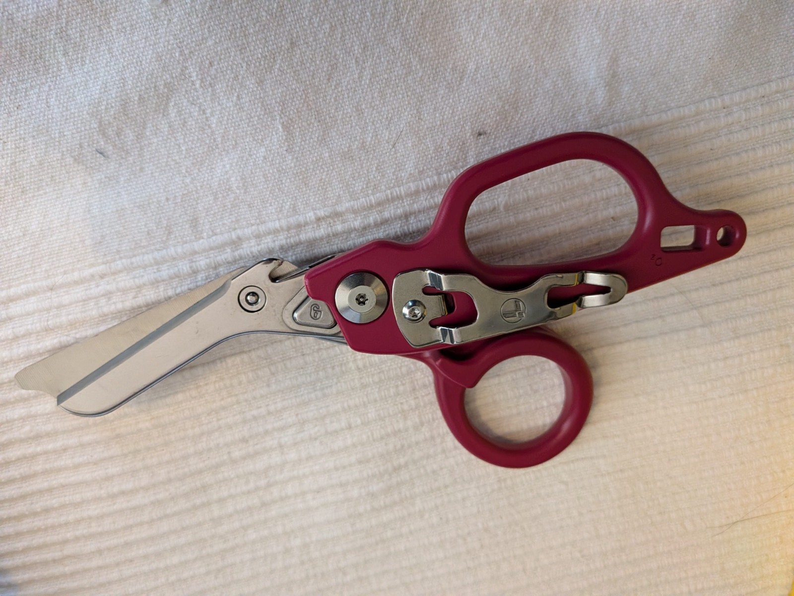 Leatherman Raptor Response Red/Crimson Rescue Shears 832963 – No Sheath – NEW