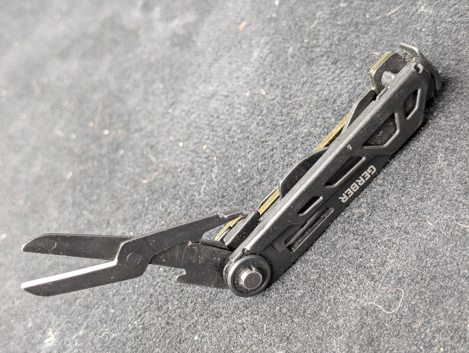 Gerber Armbar Scout Multi-Tool Knife w/ Scissors & Saw More… – Nice