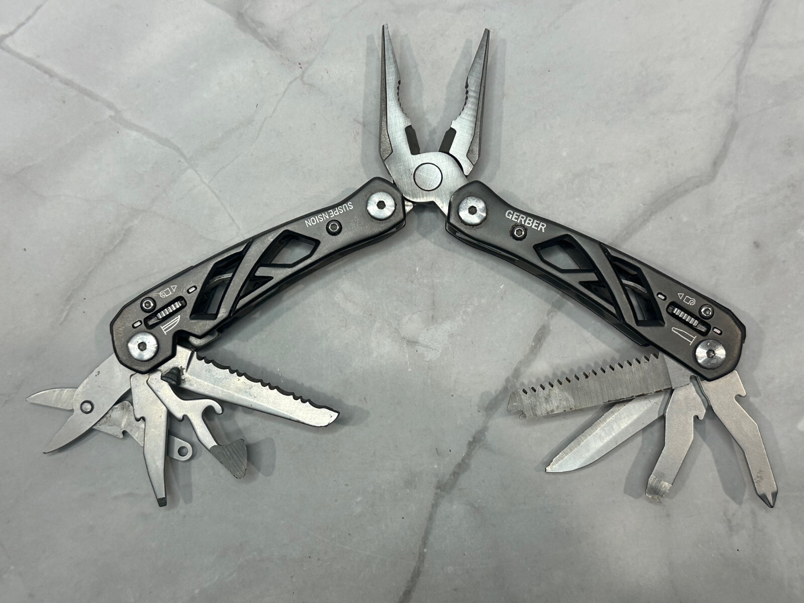 Gerber Suspension MultiTool Knife Plier Saw Scissor Screwdriver 22-01471