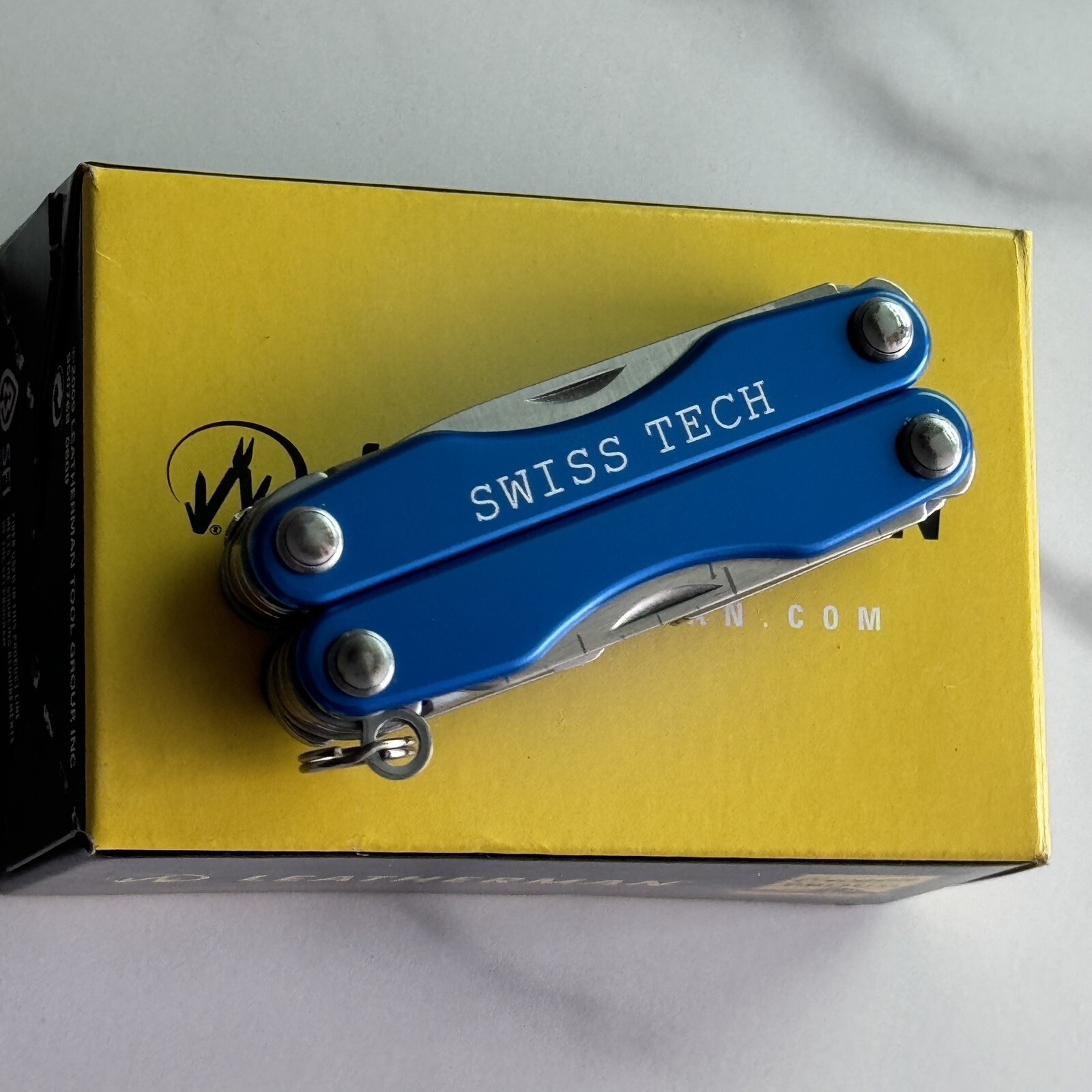 Leatherman Squirt S4 Glacier Blue Small Keychain Multitool Squirt S4 Blue