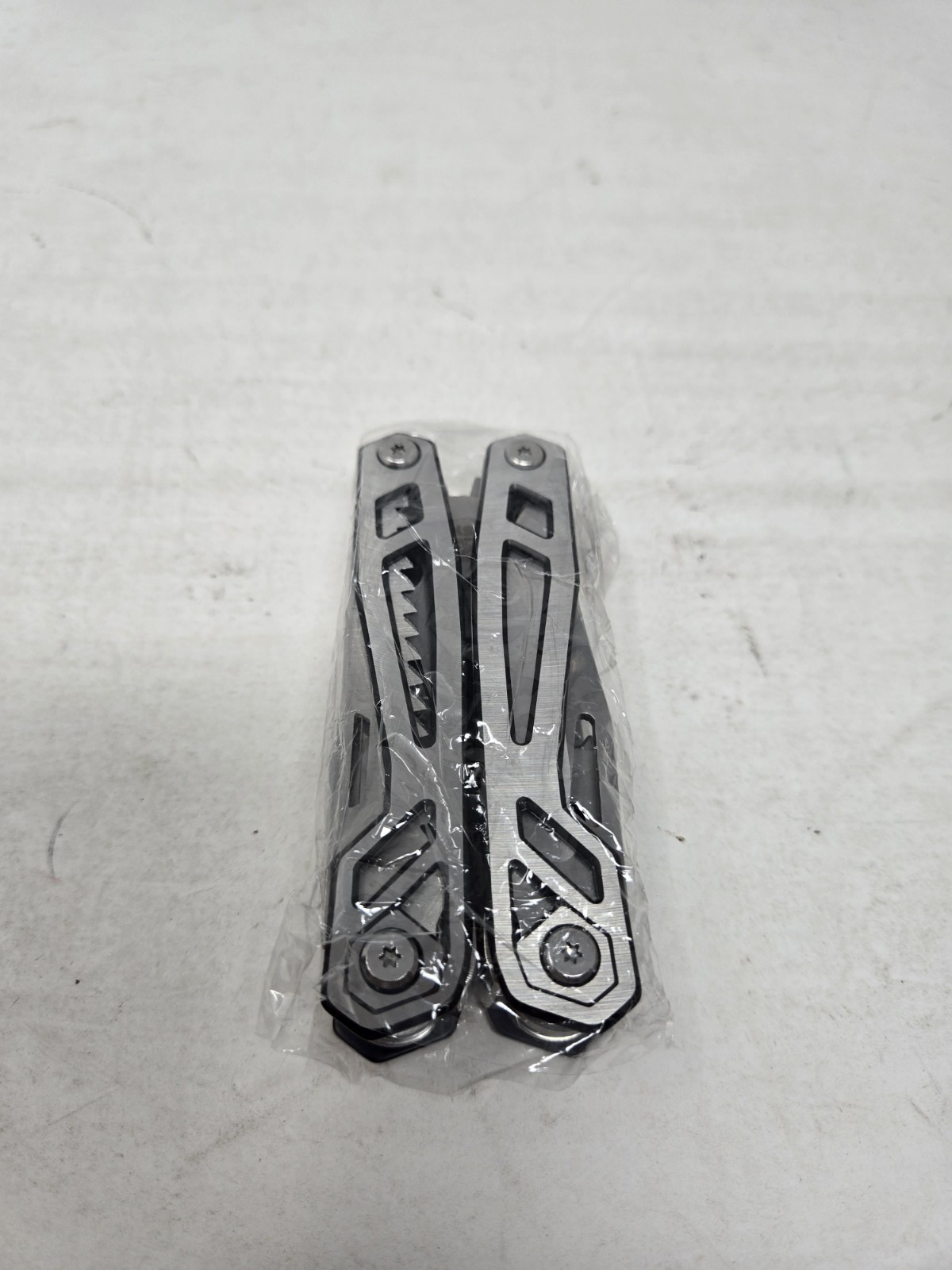 MOSSY OAK Multitool 21-in-1 Multi Tool Pocket Knife Screwdriver Sleeve Plier Saw