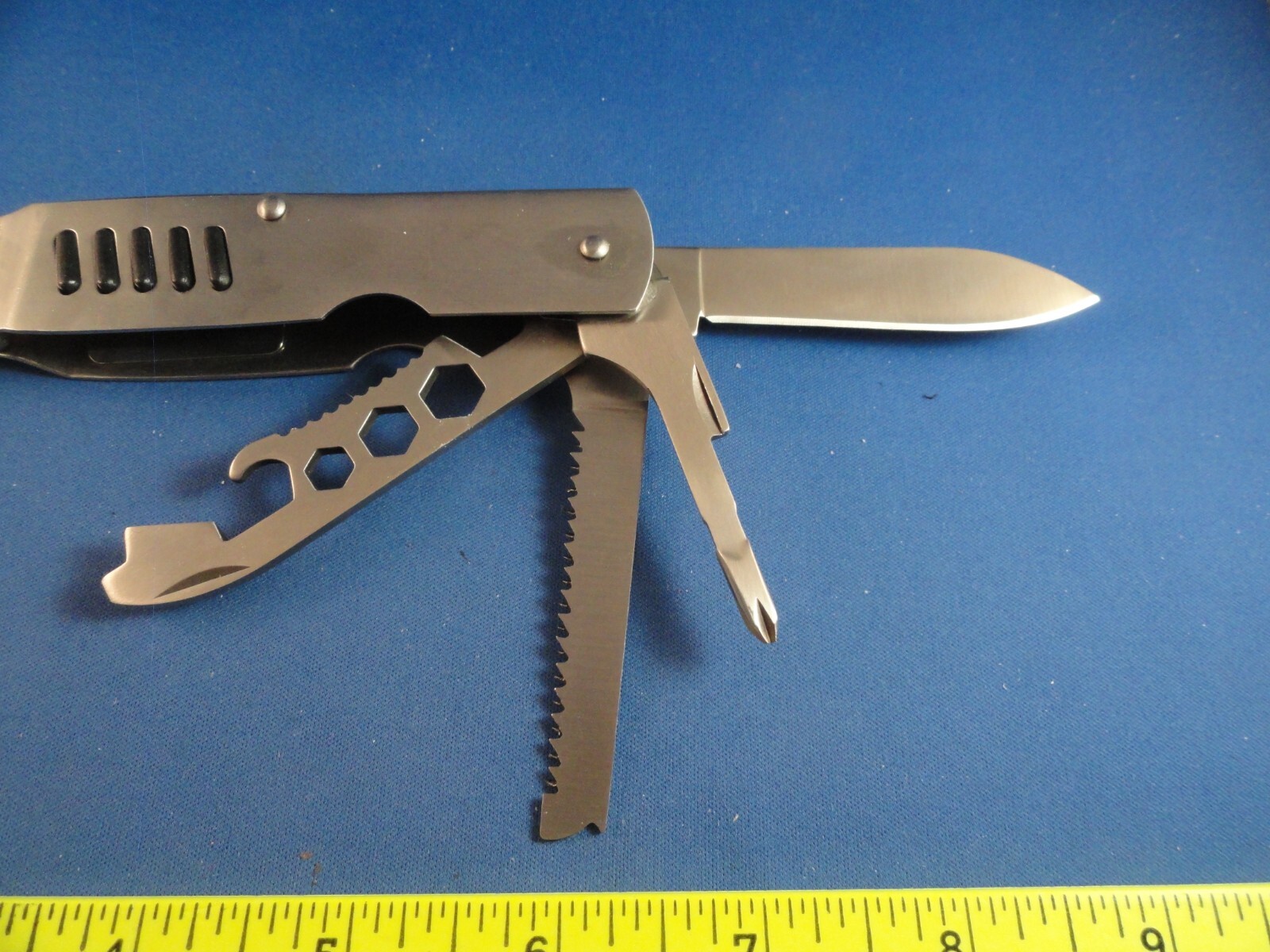 HEAVY DUTY LEATHERMAN LIKE MULTI TOOL: AXE HAMMER ETC
