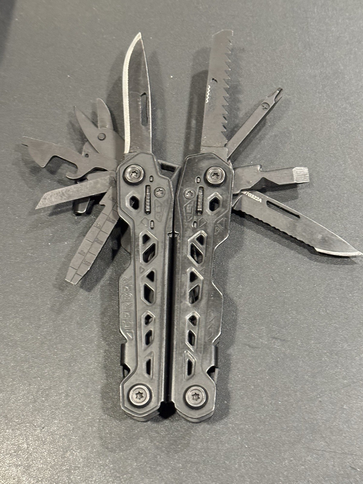 Gerber Truss 17-in-1 Tactical Multi Tool EDC Needle Nose Pliers W/ Sheath Black