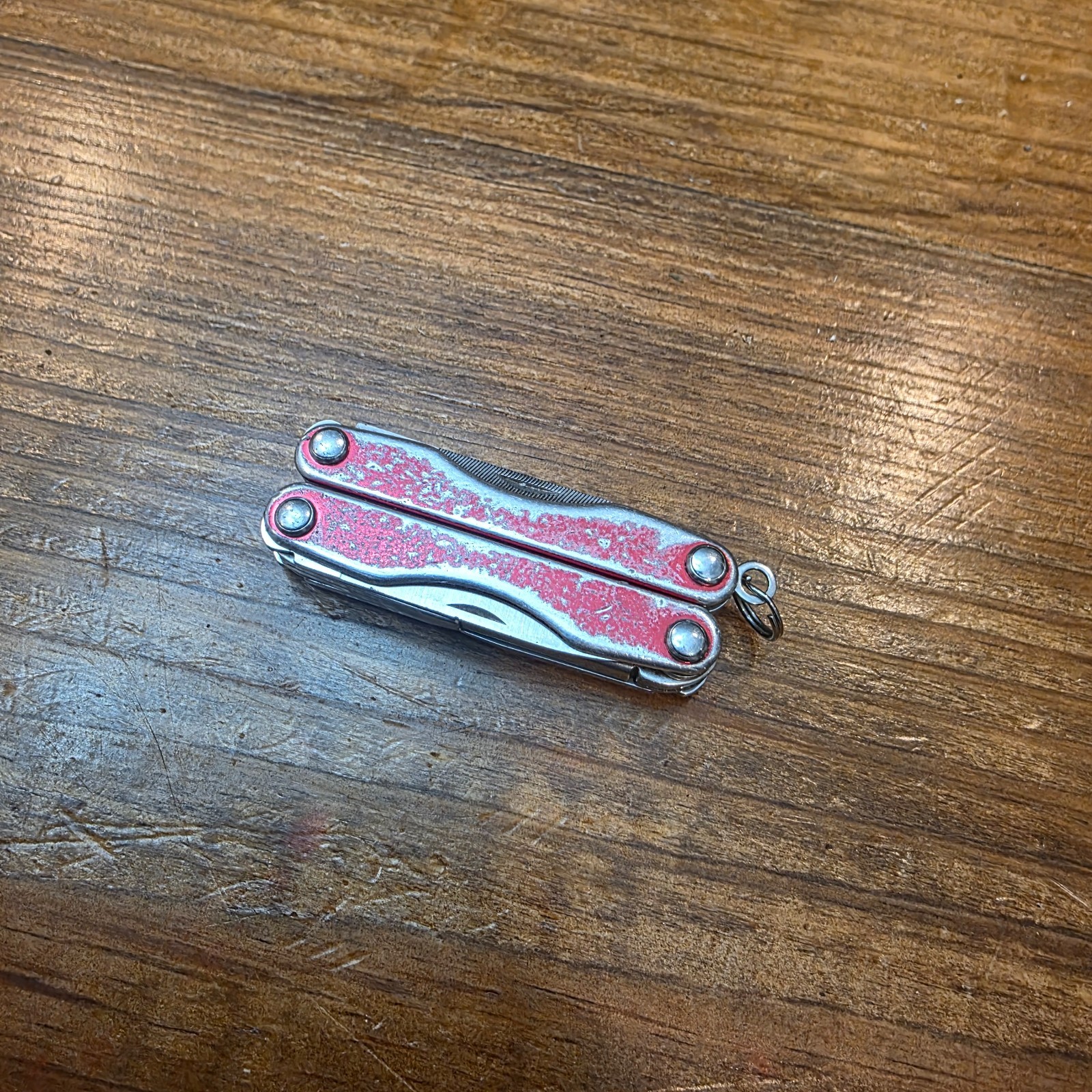 Leatherman Squirt P4 Multi-Tool, Knife, Pliers, Retired Collectible, Red