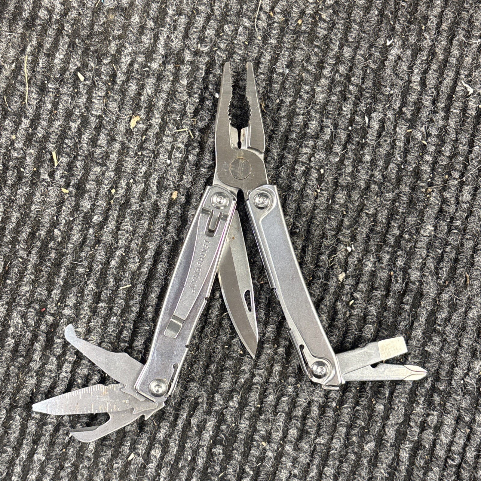 Leatherman Rev 3.8″ Multi-Tool, Stainless! USED (046)