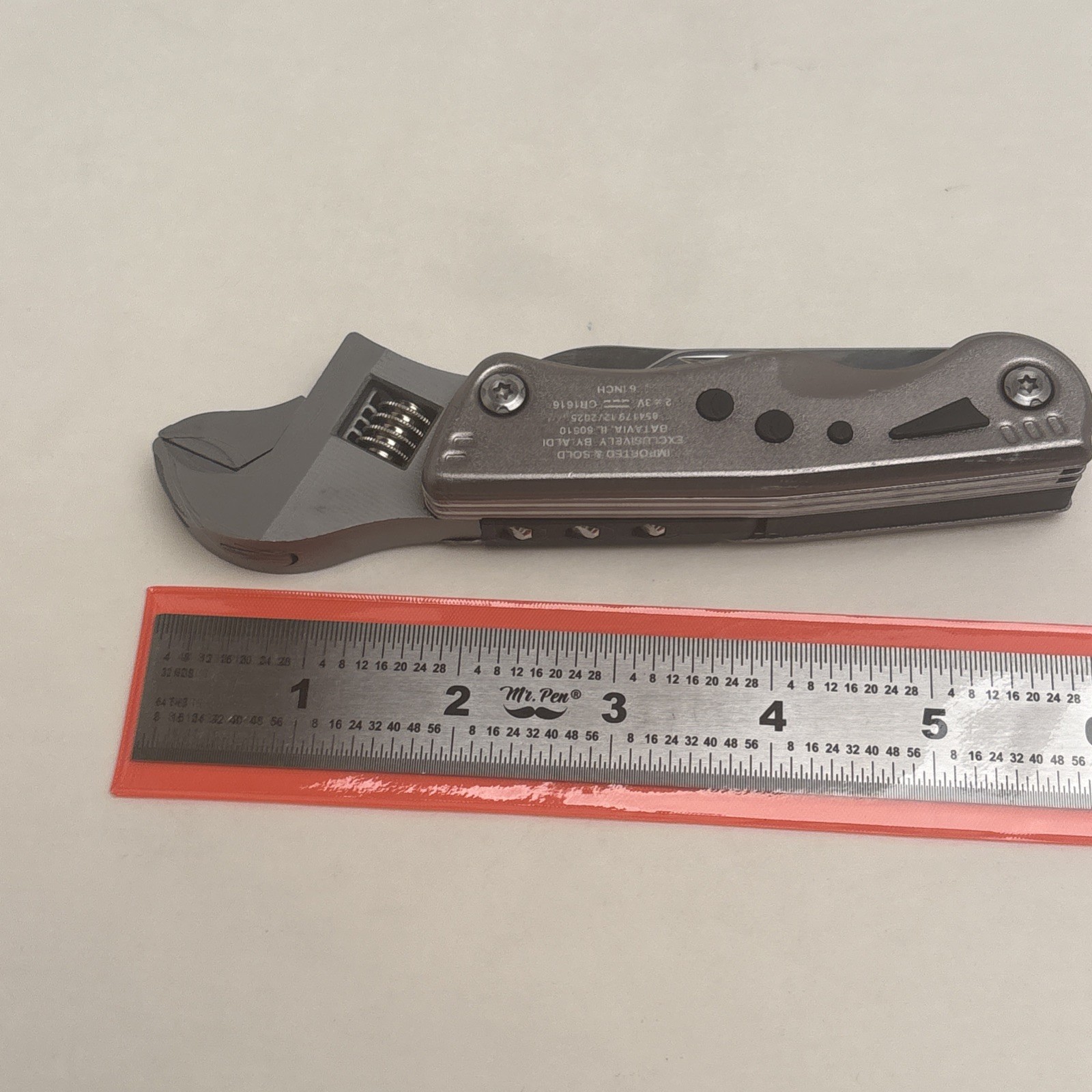 WORKZONE Multi-tool Wrench Screw Driver w/Bits Flashlight Stainless Knife Opener