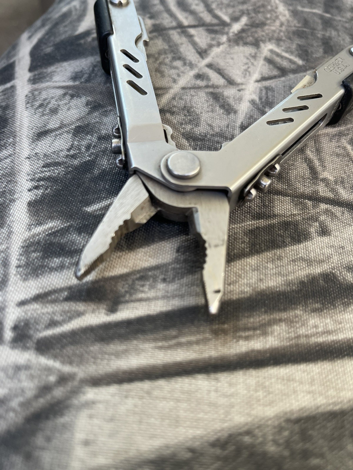 Gerber Leatherman Kick Multi-Tool With Sheath BGTTL Pocket Knife/tool