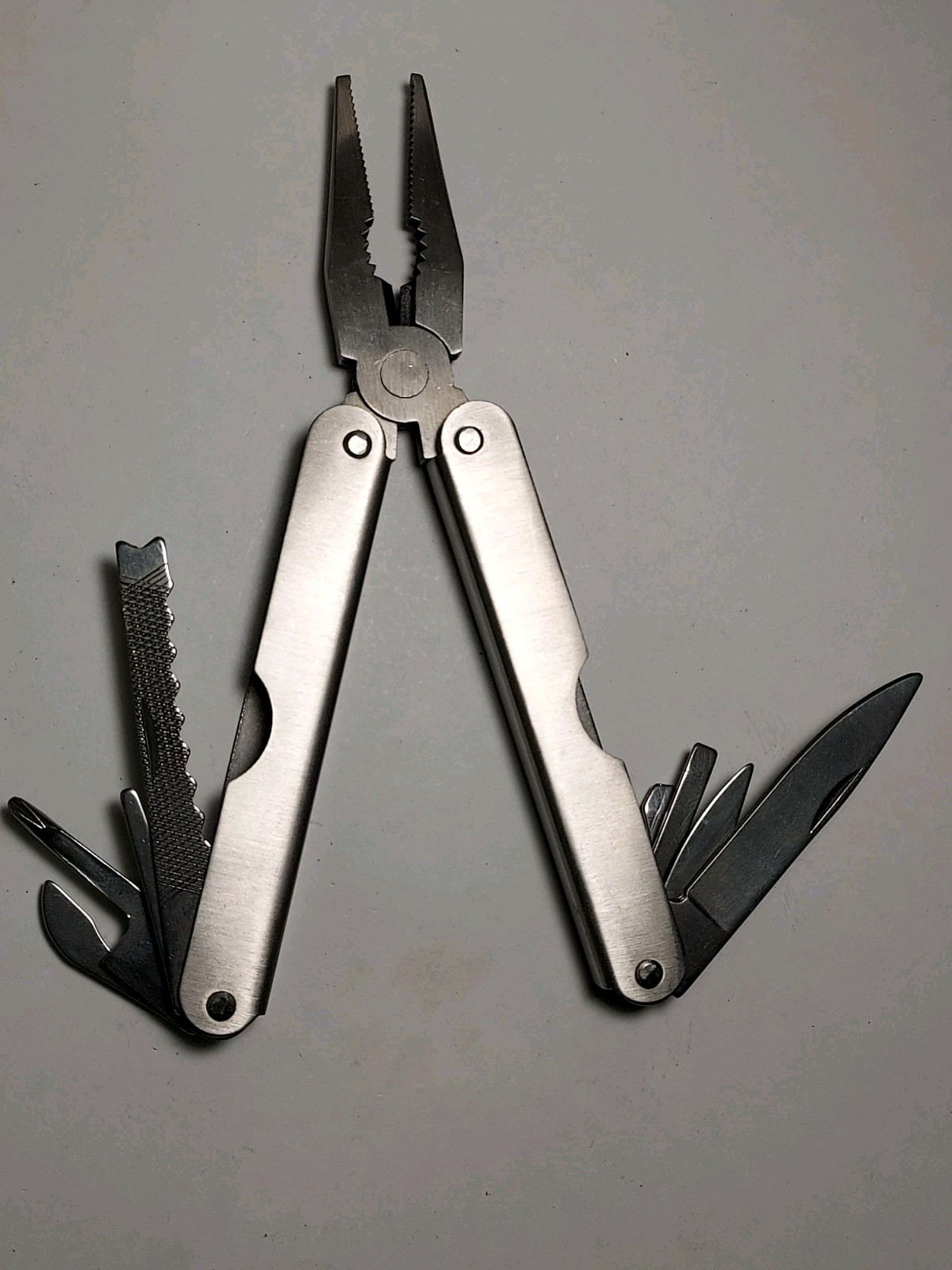 2 HD Supply Multi Tools with Nylon Pouch – 1 used, 1 new