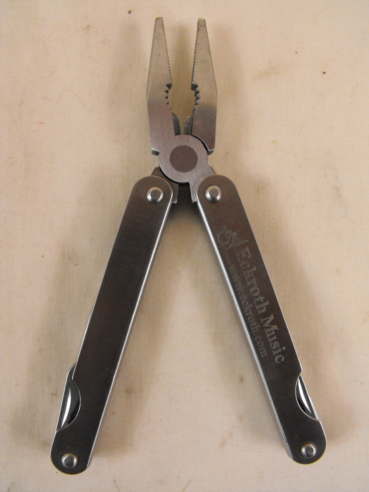 Foldable Pliers Multitool & 8 Blade Pocket Knife, 11 Tools with Case – NICE