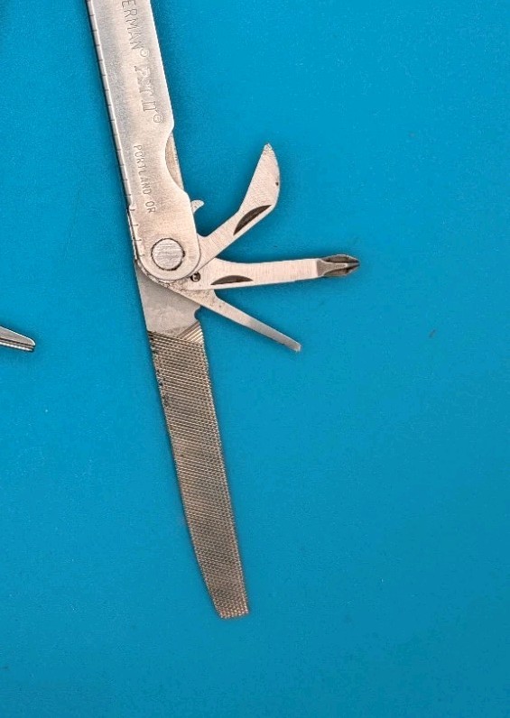 Leatherman PST 2 Multi Tool! 03/01 date stamp! Fast Shipping!
