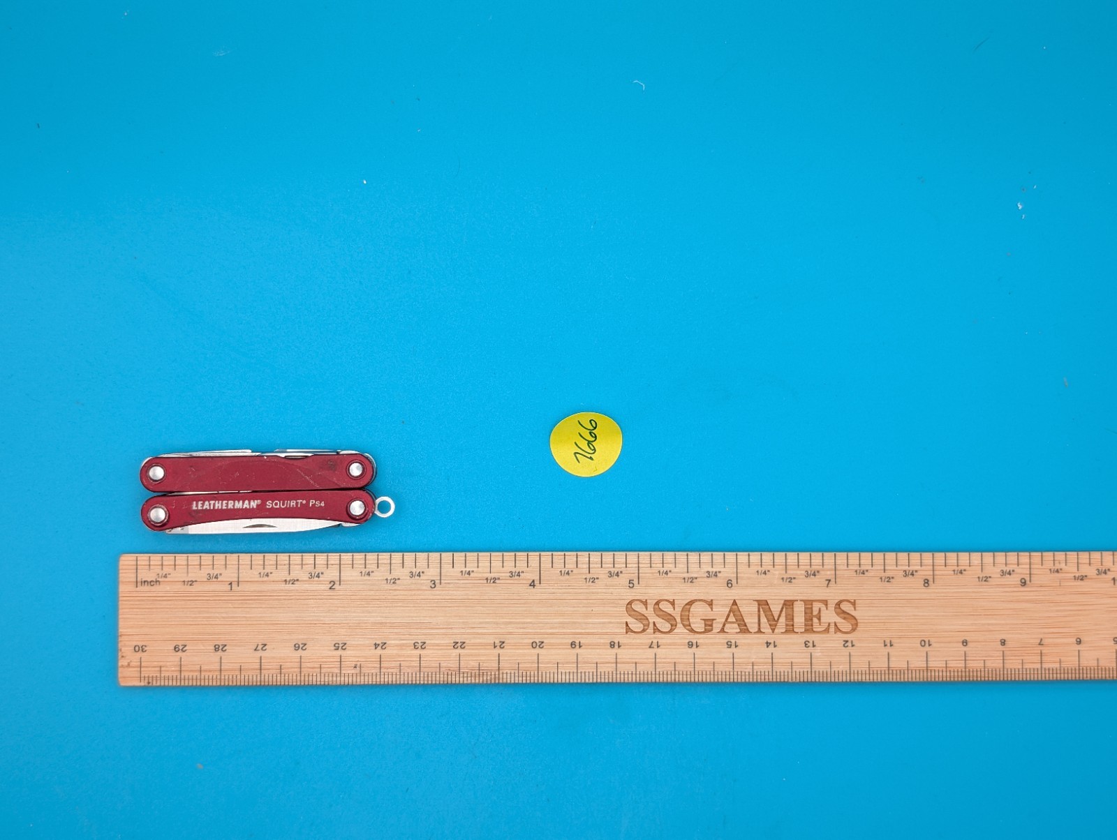Leatherman SQUIRT PS4 Multi-Tool! RED! *BROKEN SCISSORS SPRING*
