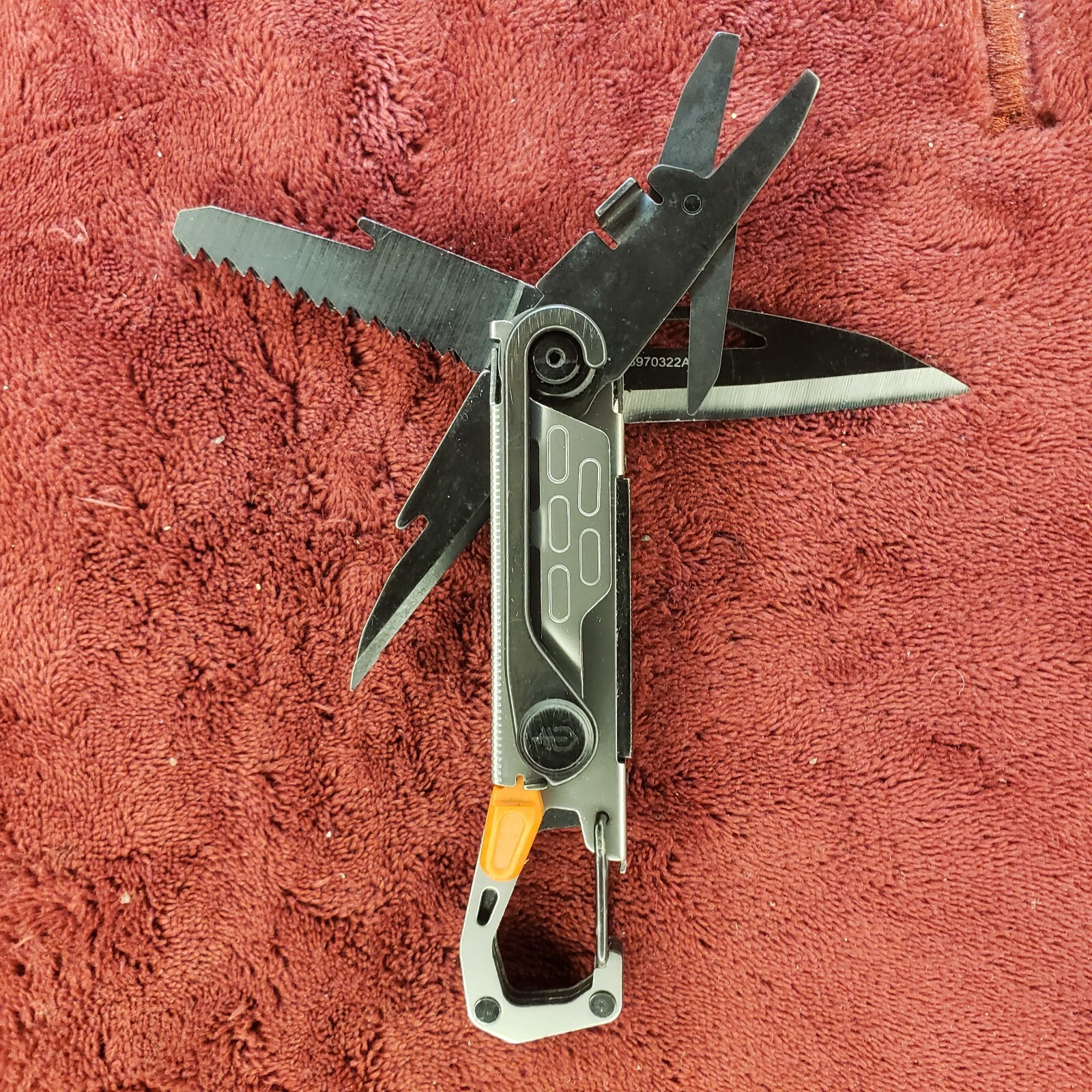 Gerber Gear Stake Out 11-in-1 Multi-tool Tent Stake Puller Carabiner Graphite co