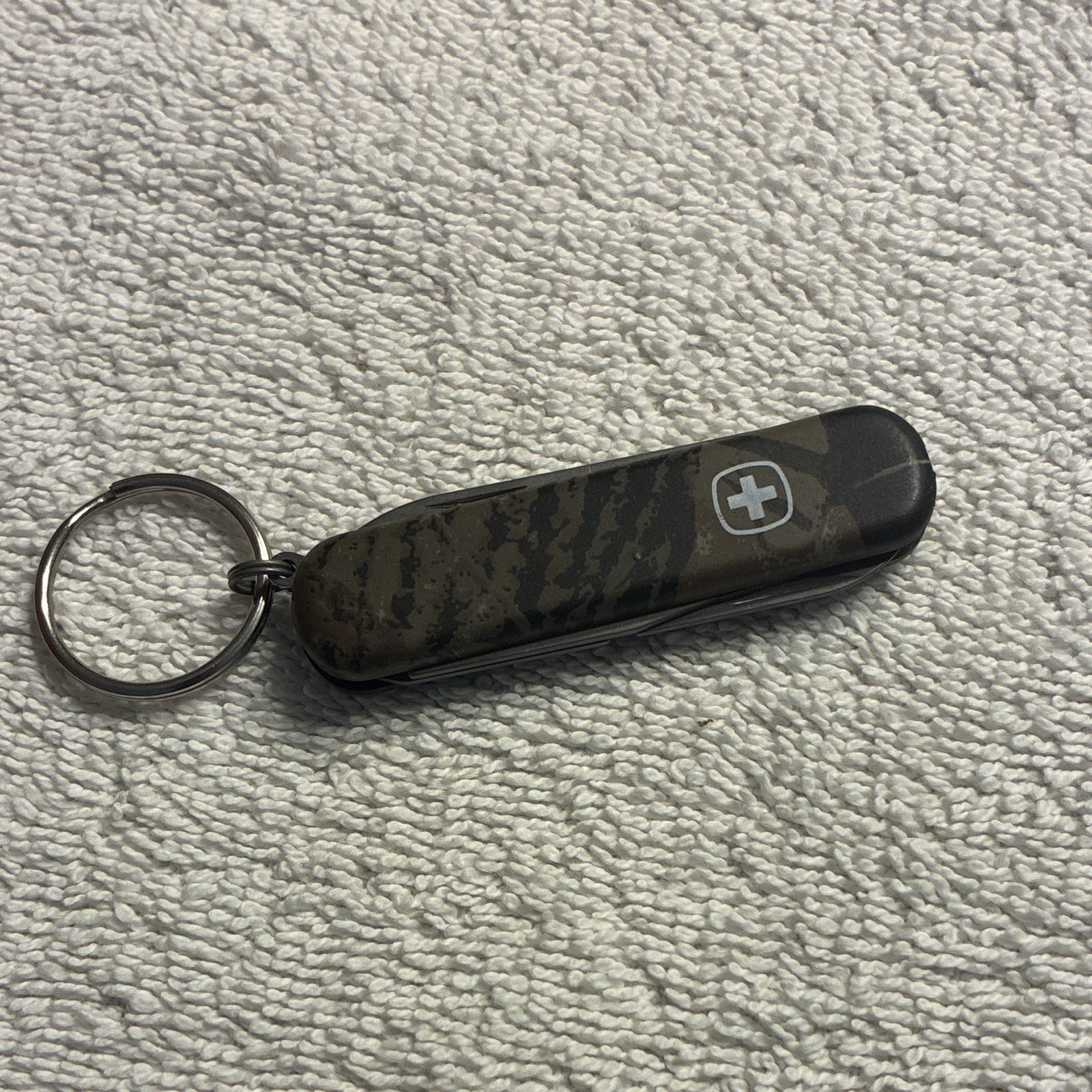 Wenger Classic SD Camo 6-Tool Keychain Multi-Tool Knife Scissors 1.75″