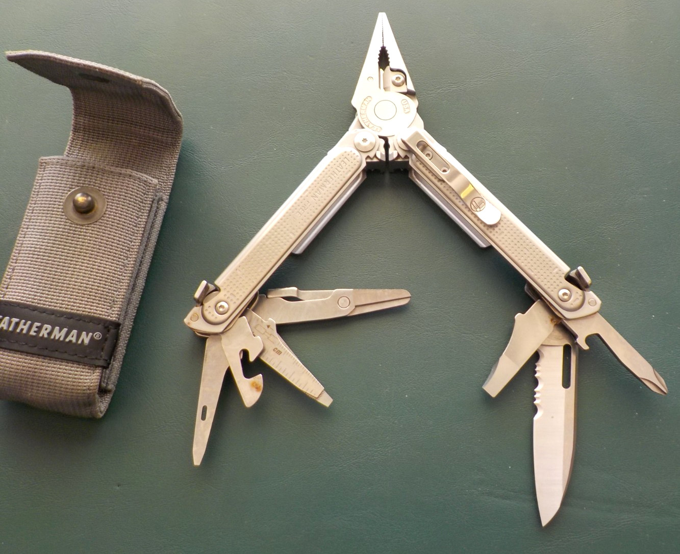Leatherman FREE P2 Stainless Multi Tool W/ CASE – FREE SHIPPING