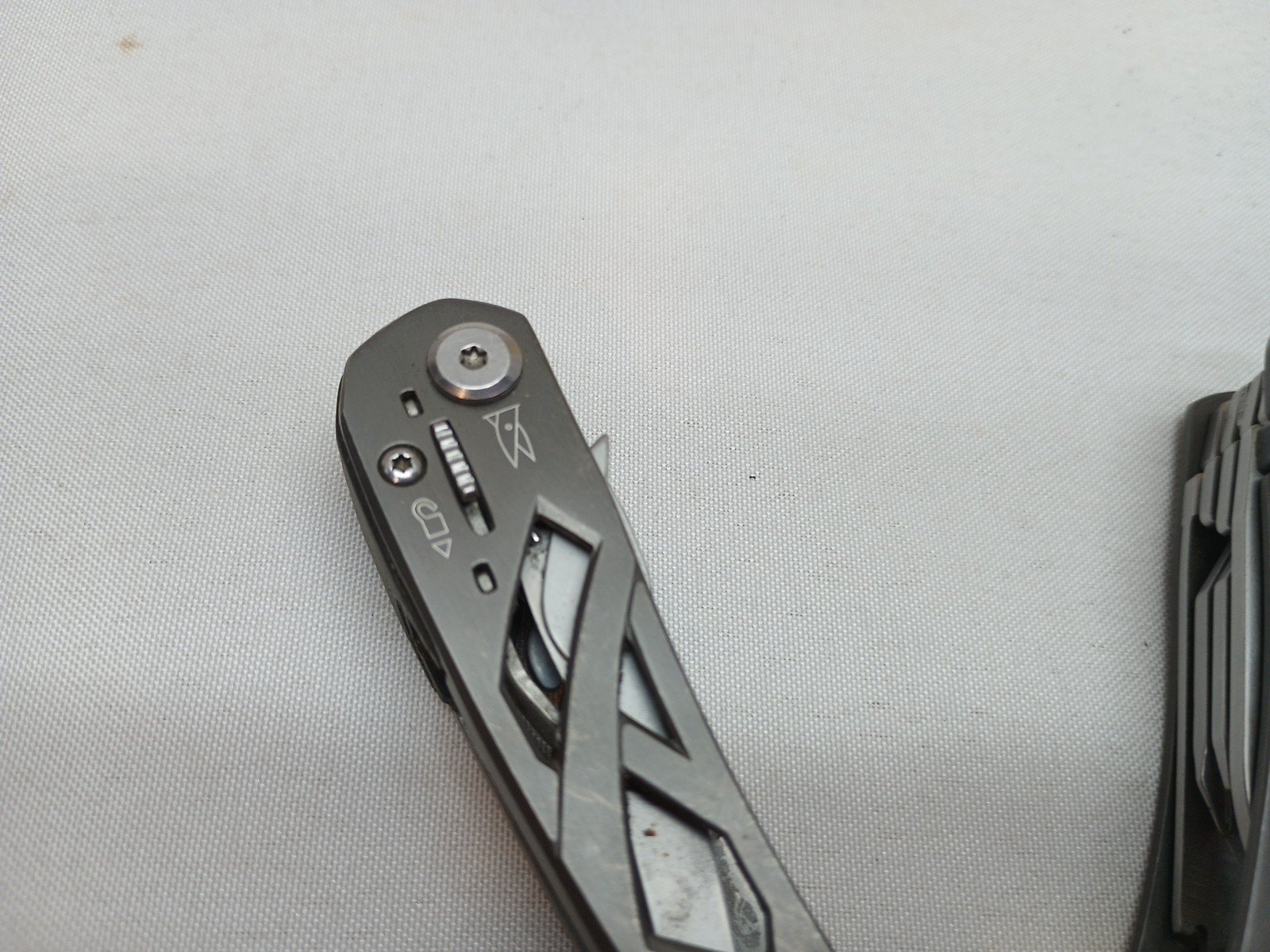 One Gerber Suspension 897011BE 8 Tools Plus Pliers