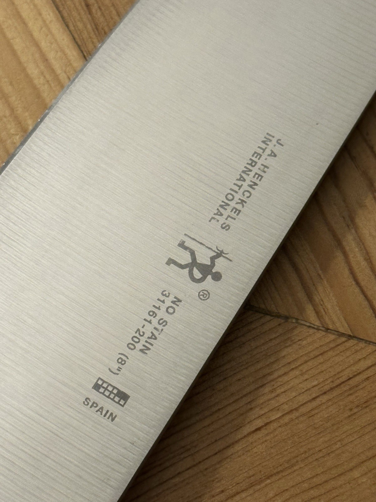 J. A. Henckels International Classic 31161-200 8″ Stainless Chef’s Knife Spain