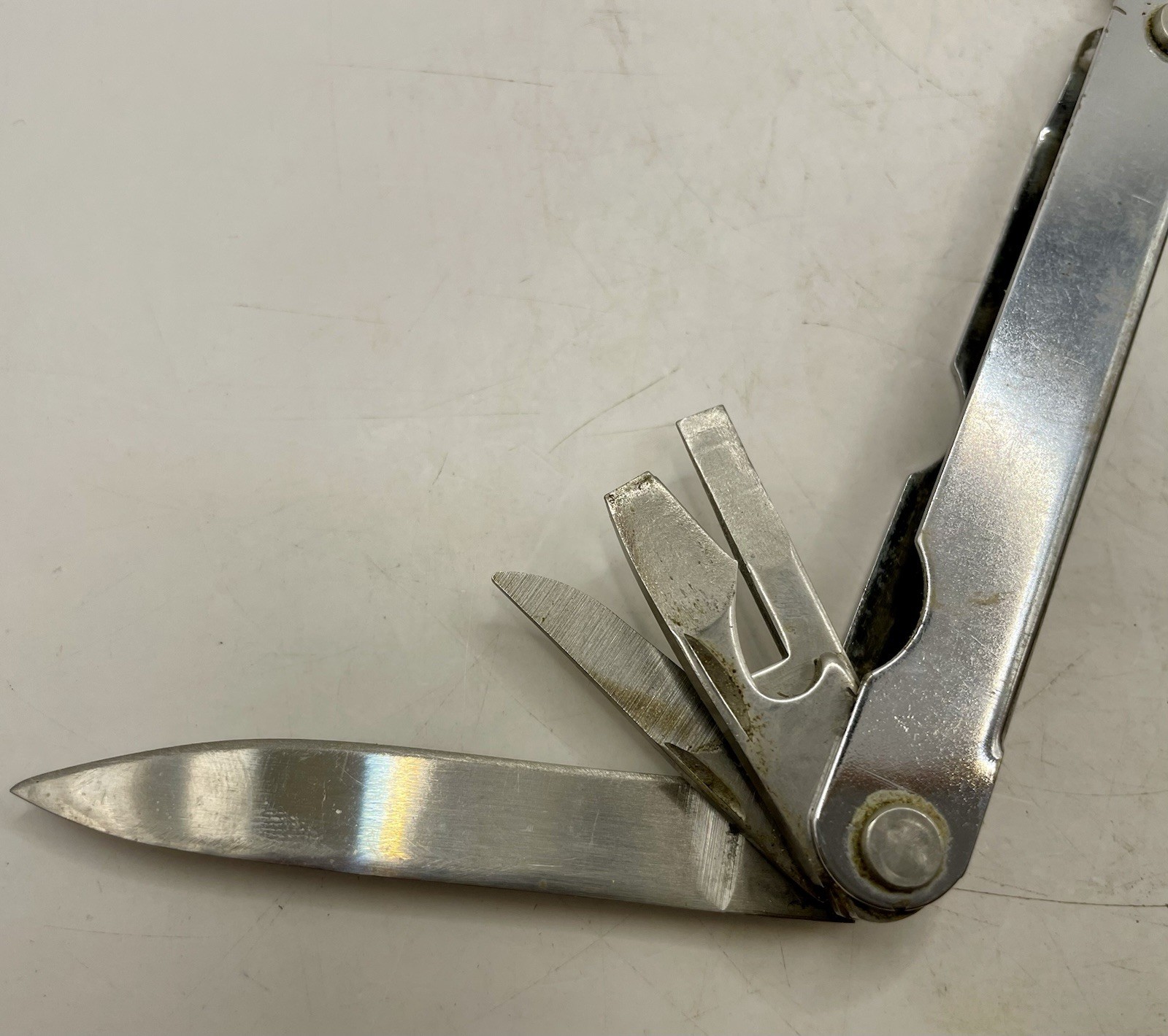 MULTI-TOOL UNbranded Leatherman Style Pliers Knife File 8 Tools Shealth