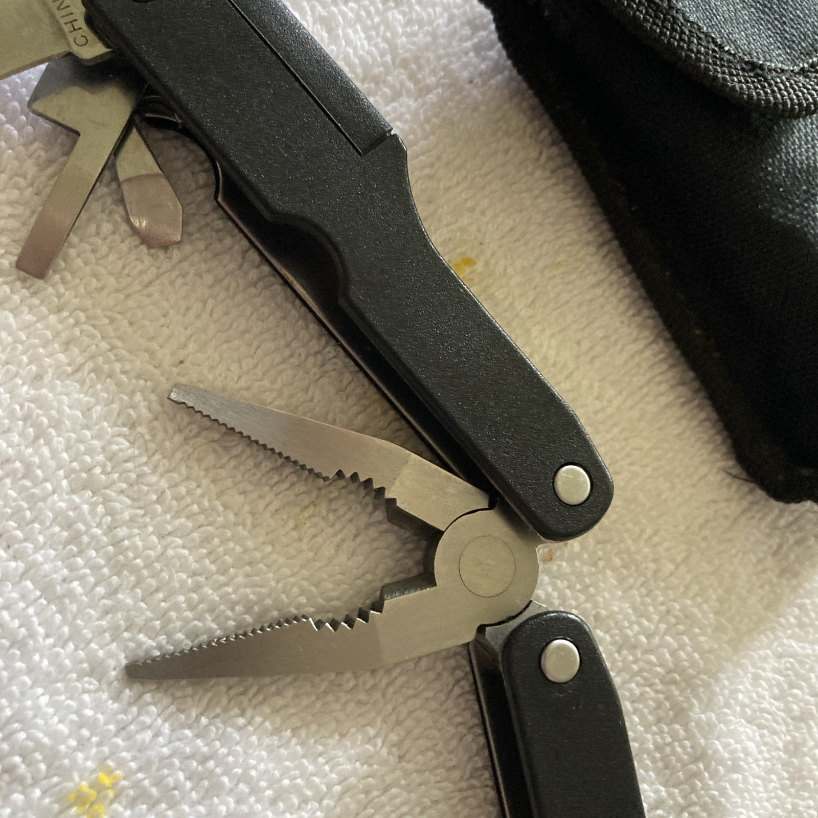 Heavy Duty Black Multi Utility Folding Knife/Tool 9 Function Made in china