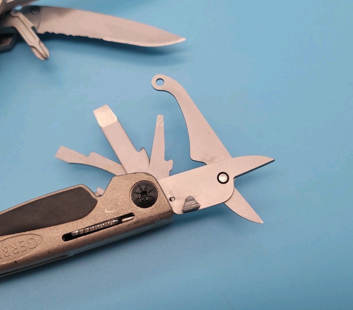 Gerber MP800 Legend Multi-Plier Multi Tool – Carbide Cutters Pliers, Knife, File
