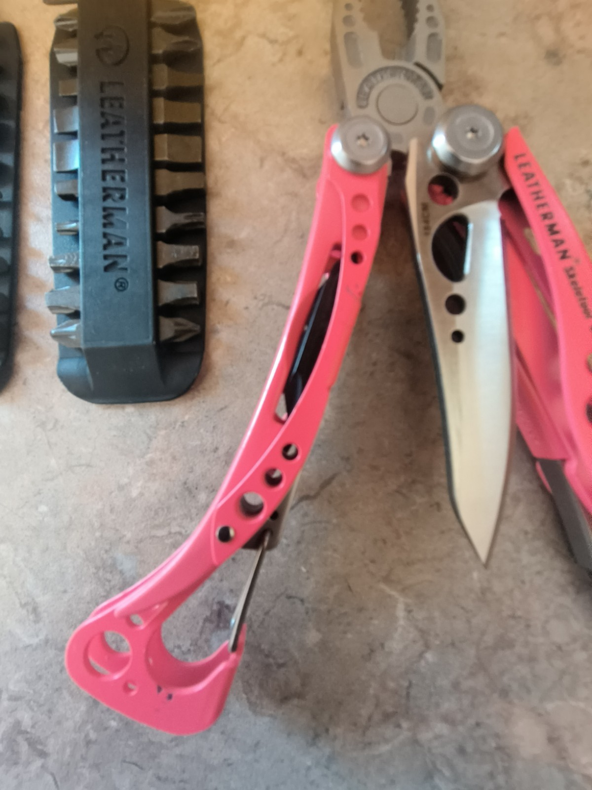 Leatherman Skeletool CX Guava 833143 Mutli-Tool/Bit Kit/Nylon Sheath 934860