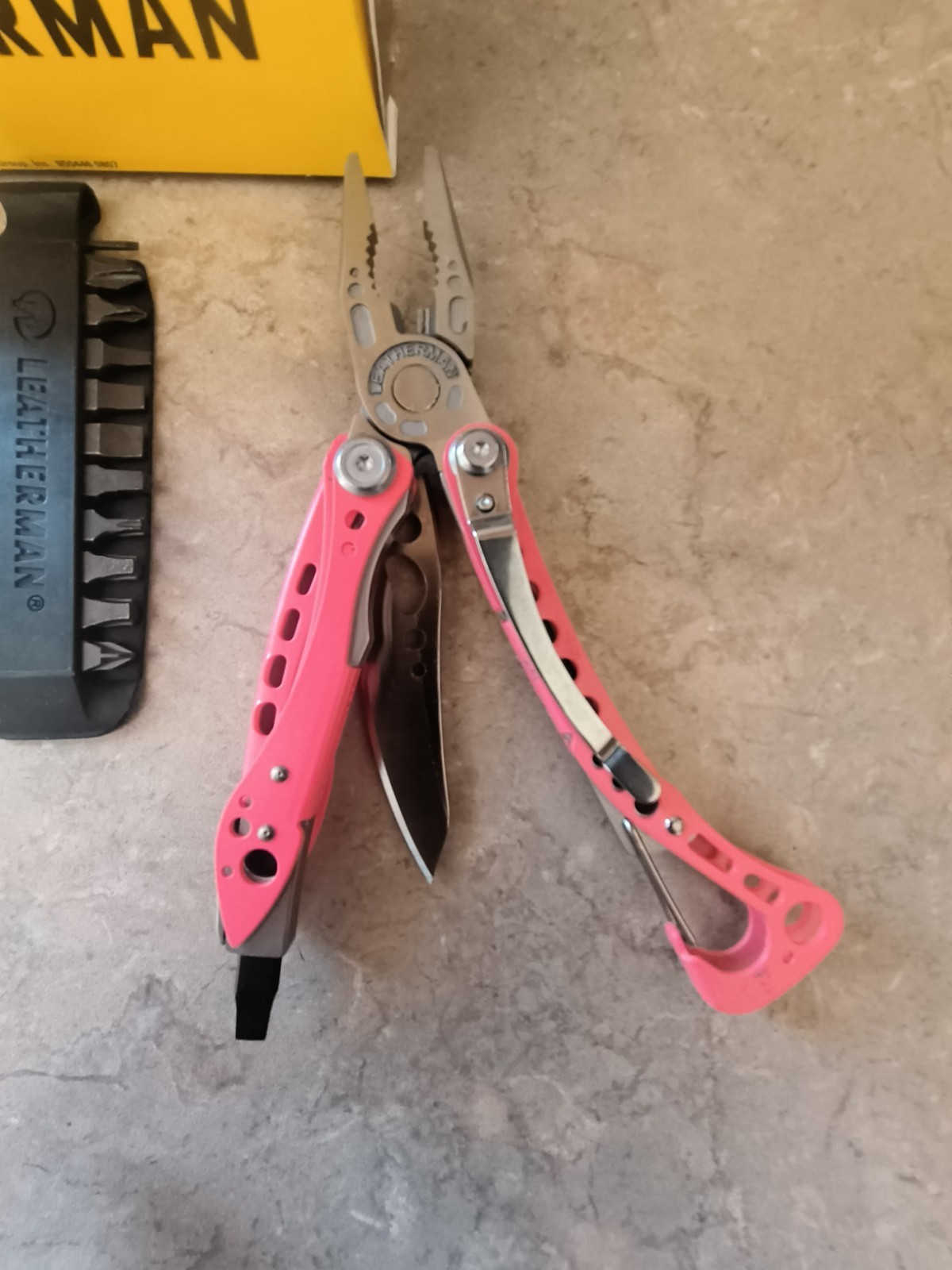Leatherman Skeletool CX Guava 833143 Mutli-Tool/Bit Kit/Nylon Sheath 934860