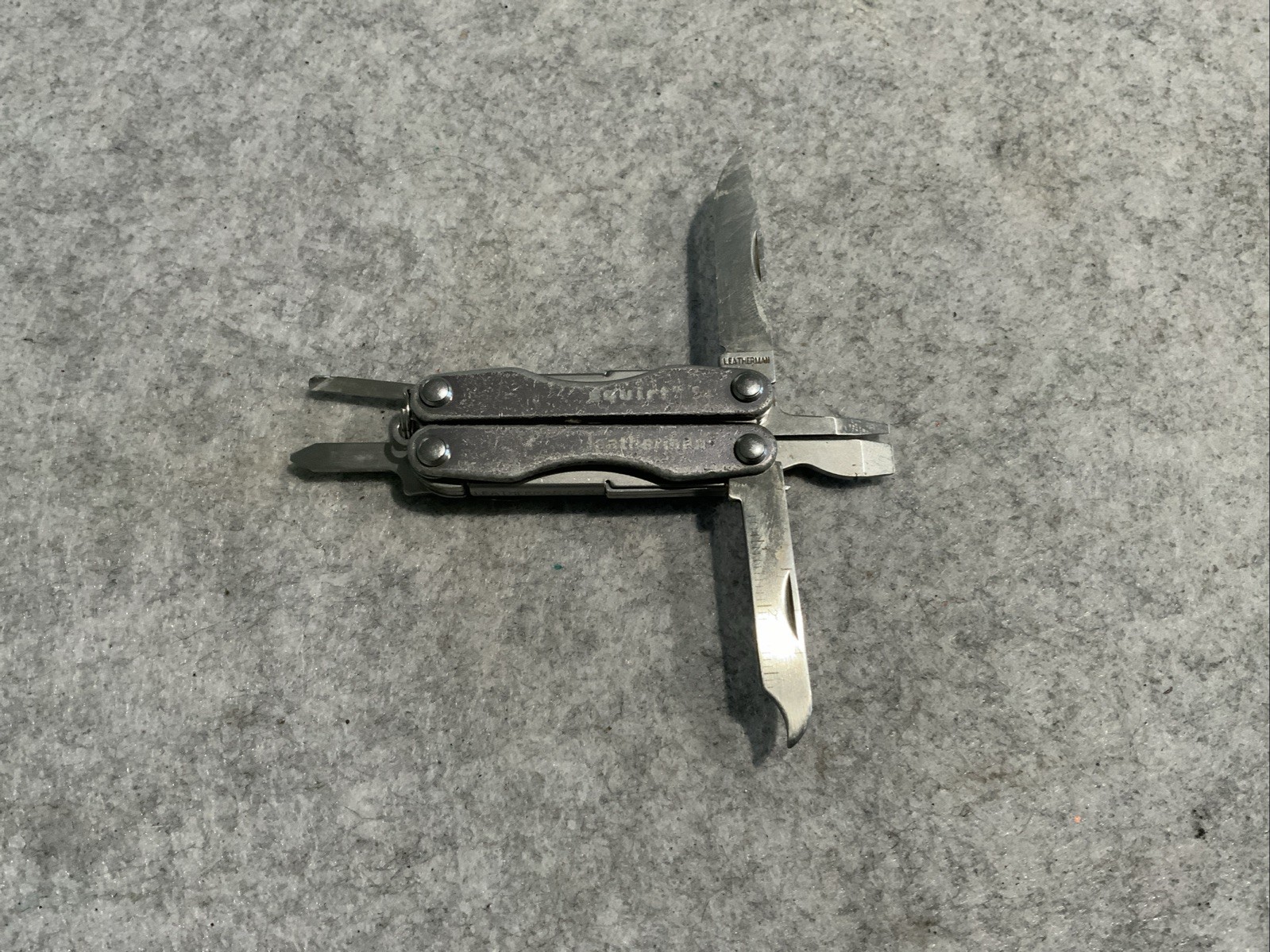 Leatherman Squirt S4 Gray Knife Scissors File Wear On Handles