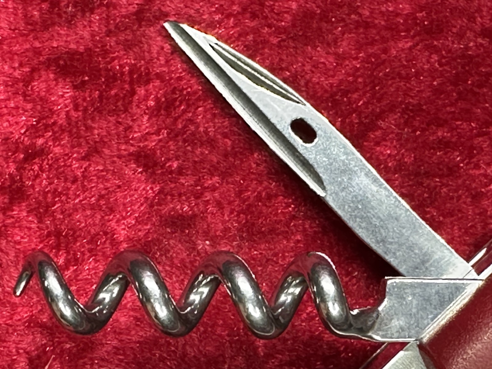 Victorinox Atlas Red Large Swiss Army Knife 111mm 11 Tool 4 Layer (671)