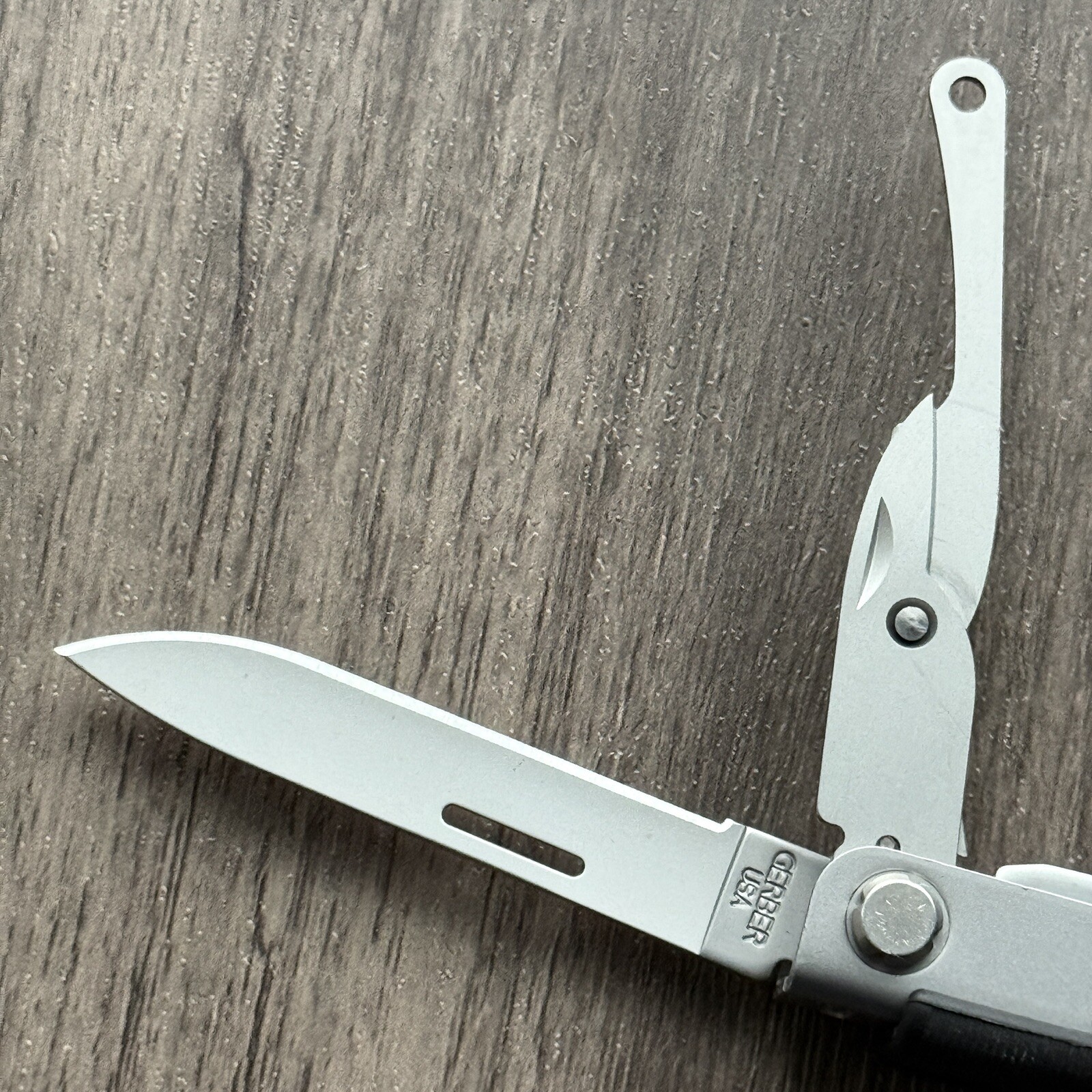 Gerber Fisherman Compact Multi Plier MP400 w/Tweezers & Extra Long Pliers