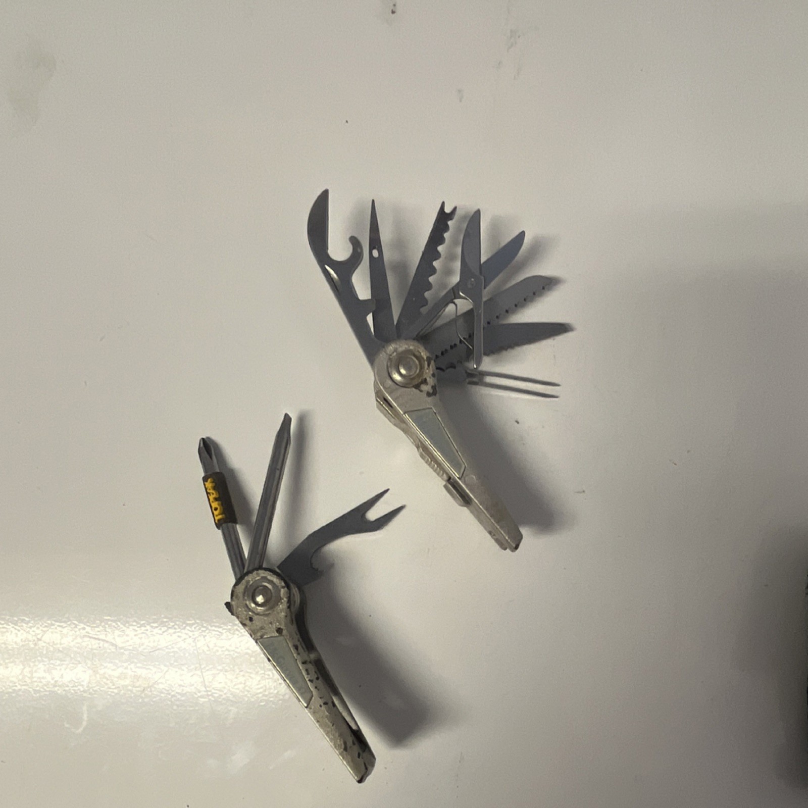 Eddie Bauer MCG W4 XT Multi-Tool Stainless Steel 10 Tools Silver Knife Saw