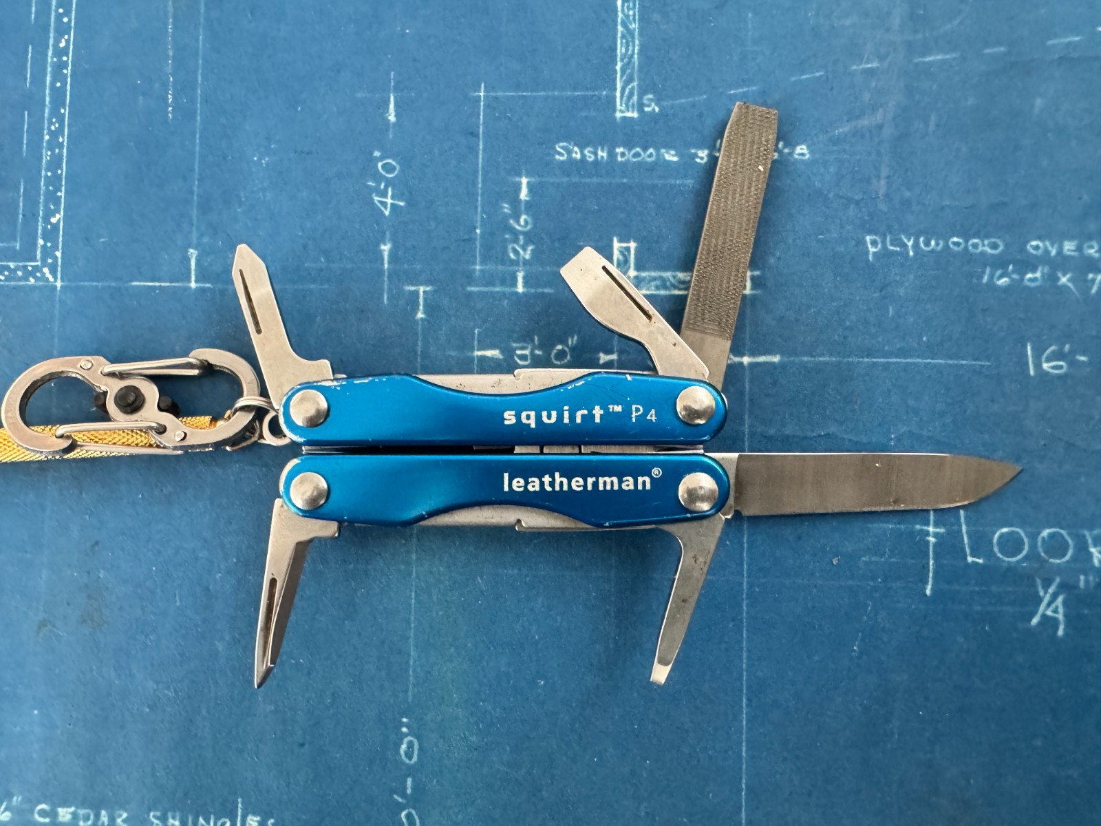 LEATHERMAN SQUIRT P4 TOOL POCKET BLUE MULTI KEY CHAIN