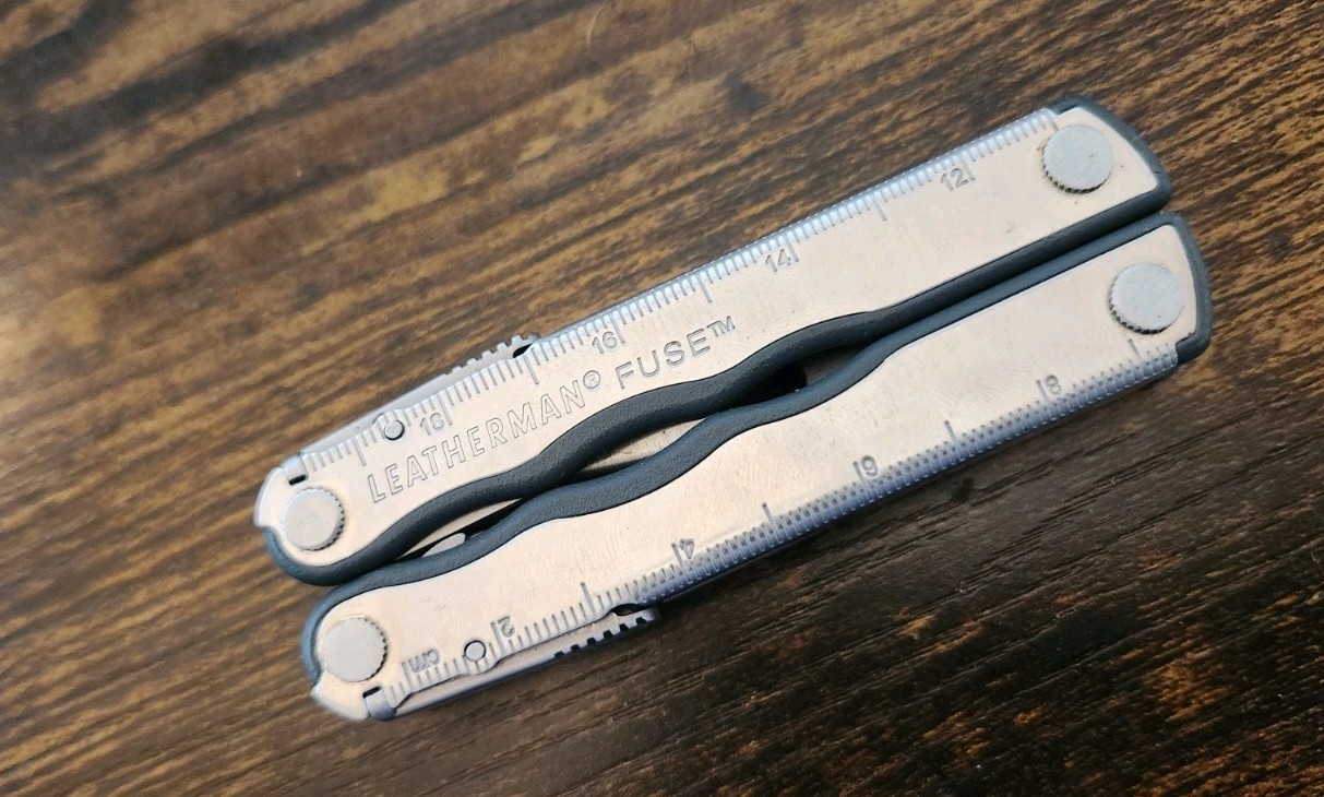 Leatherman Fuse Multi Tool Stainless, USA w/ Plier and Scissors – Great X19
