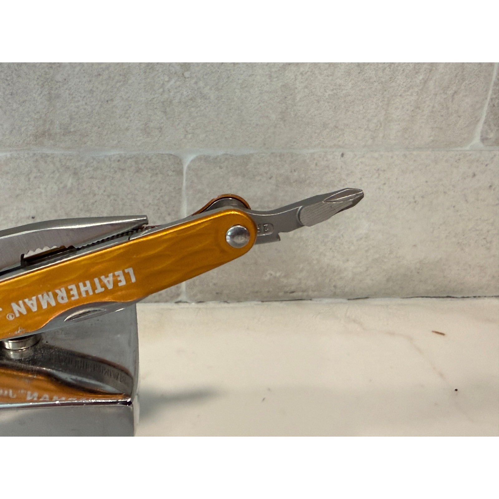 Leatherman Juice C2 Multi-Tool Sunrise Yellow Pocket Knife Corkscrew Pliers READ