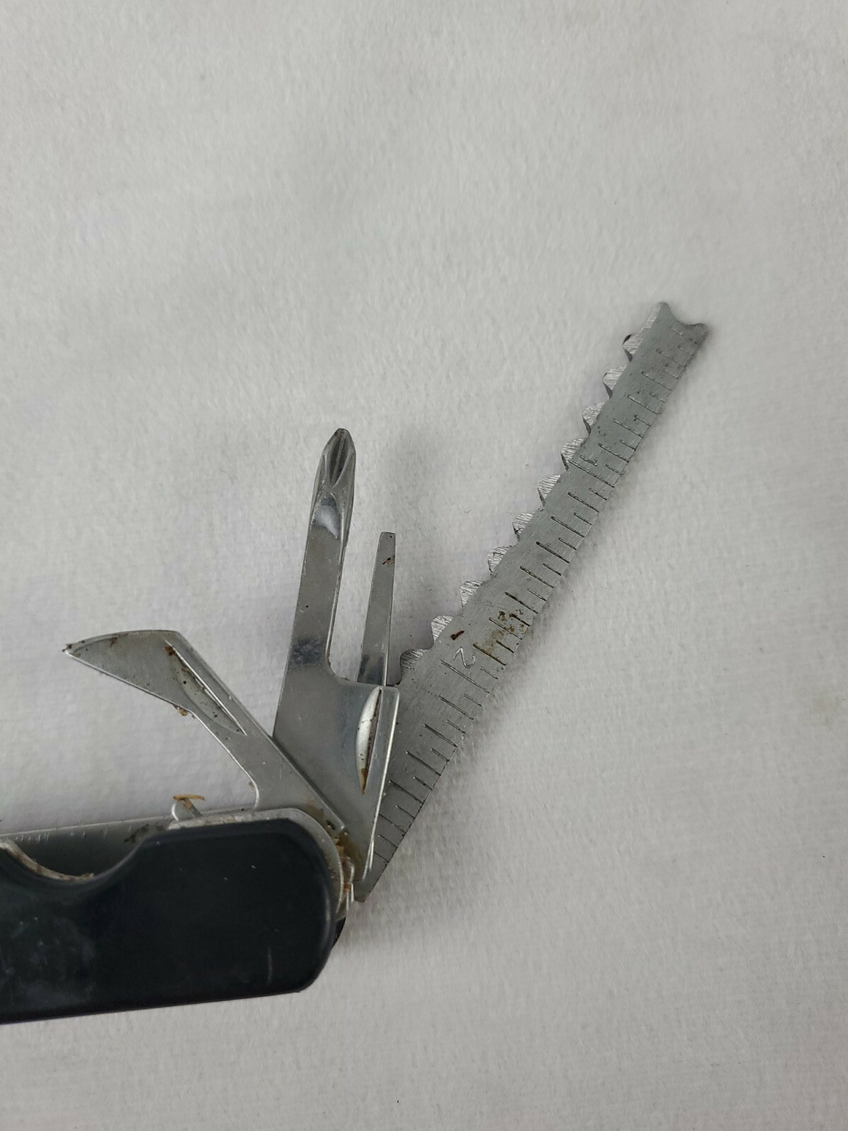 SOUTH BEND MULTITOOL 9 IN 1 KIT PLIERS KNIVES SCREW DRIVER OPENERS W/SHEATH -F S