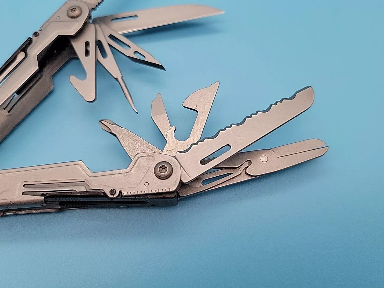 SOG PowerPint Multi-Tool – 18 Tools – Stone Wash – Screwdrivers, Pliers, Knife