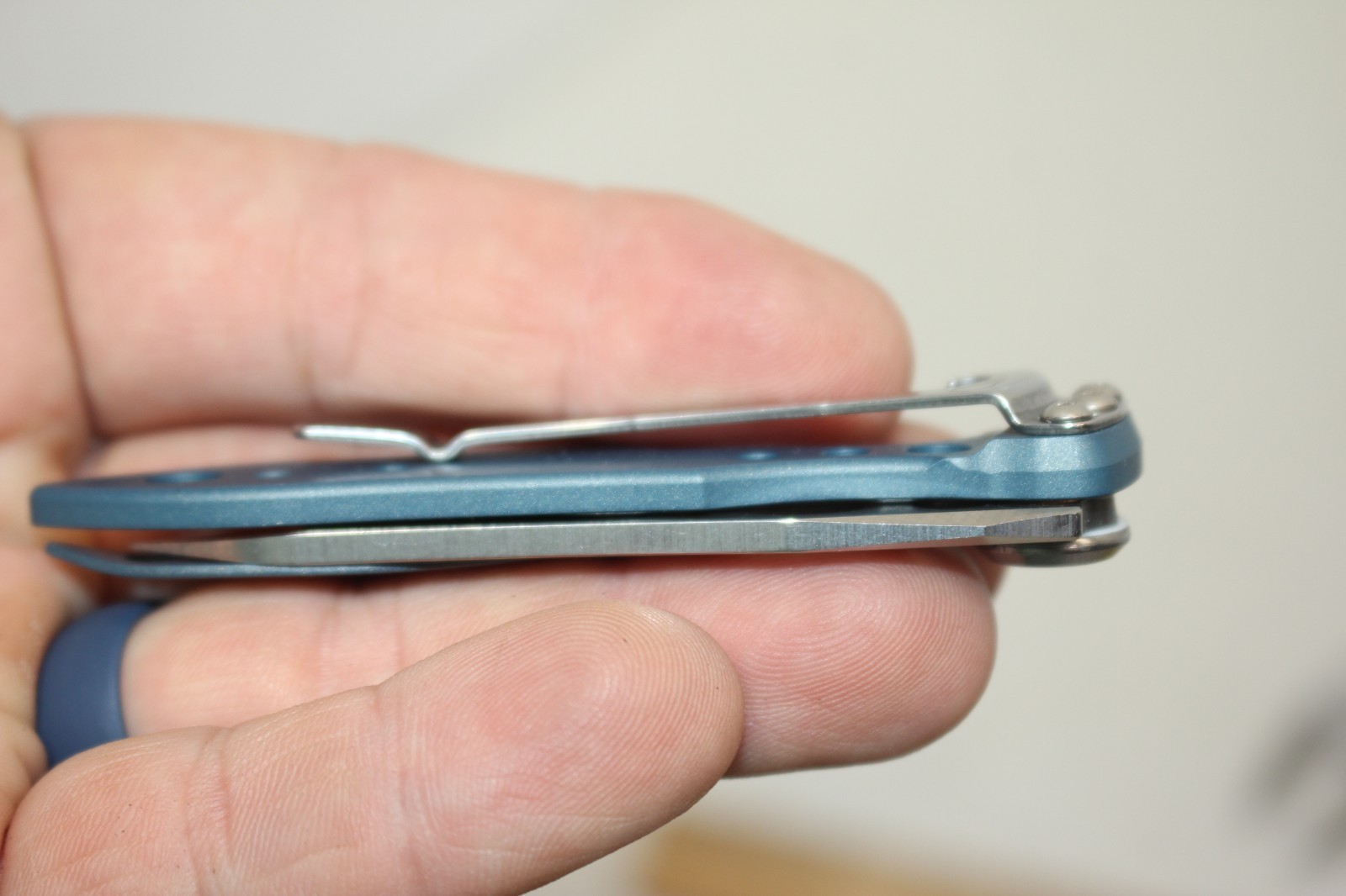 Leatherman Skeletool KBx Pocket Knife EDC Small Half-serrated, Blue, EUC!!!!