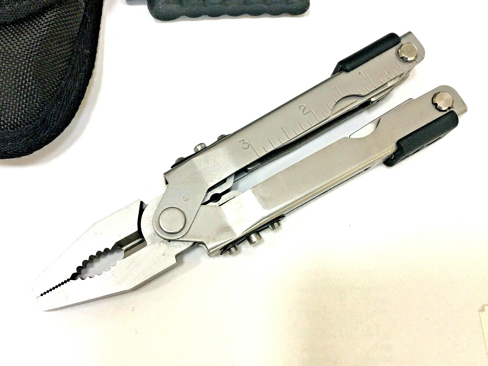Gerber Stainless Steel Multitool Plier 12 tools w/6 bit in Ballistic Nylon Case