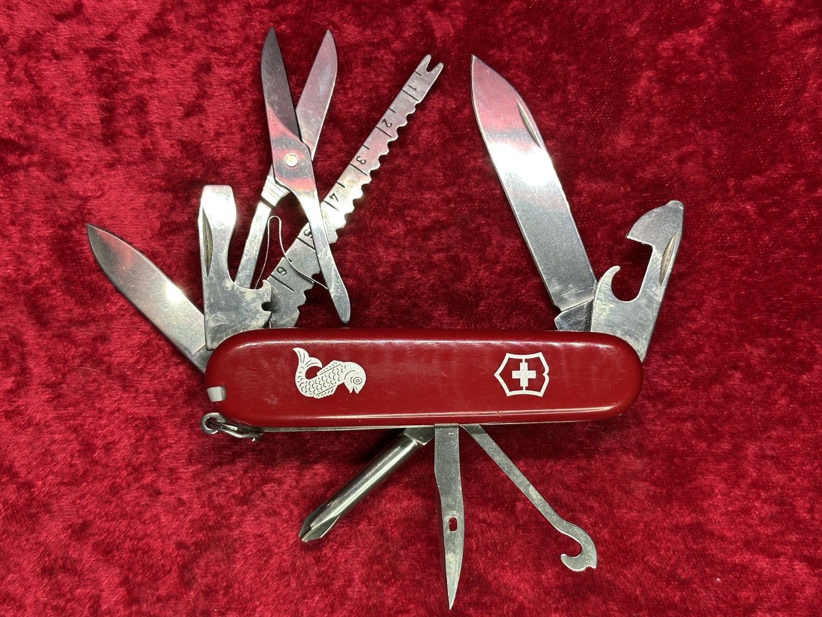 Victorinox Fisherman Swiss Army Knife 12 Tool No Sheath Random Pick Used (431)