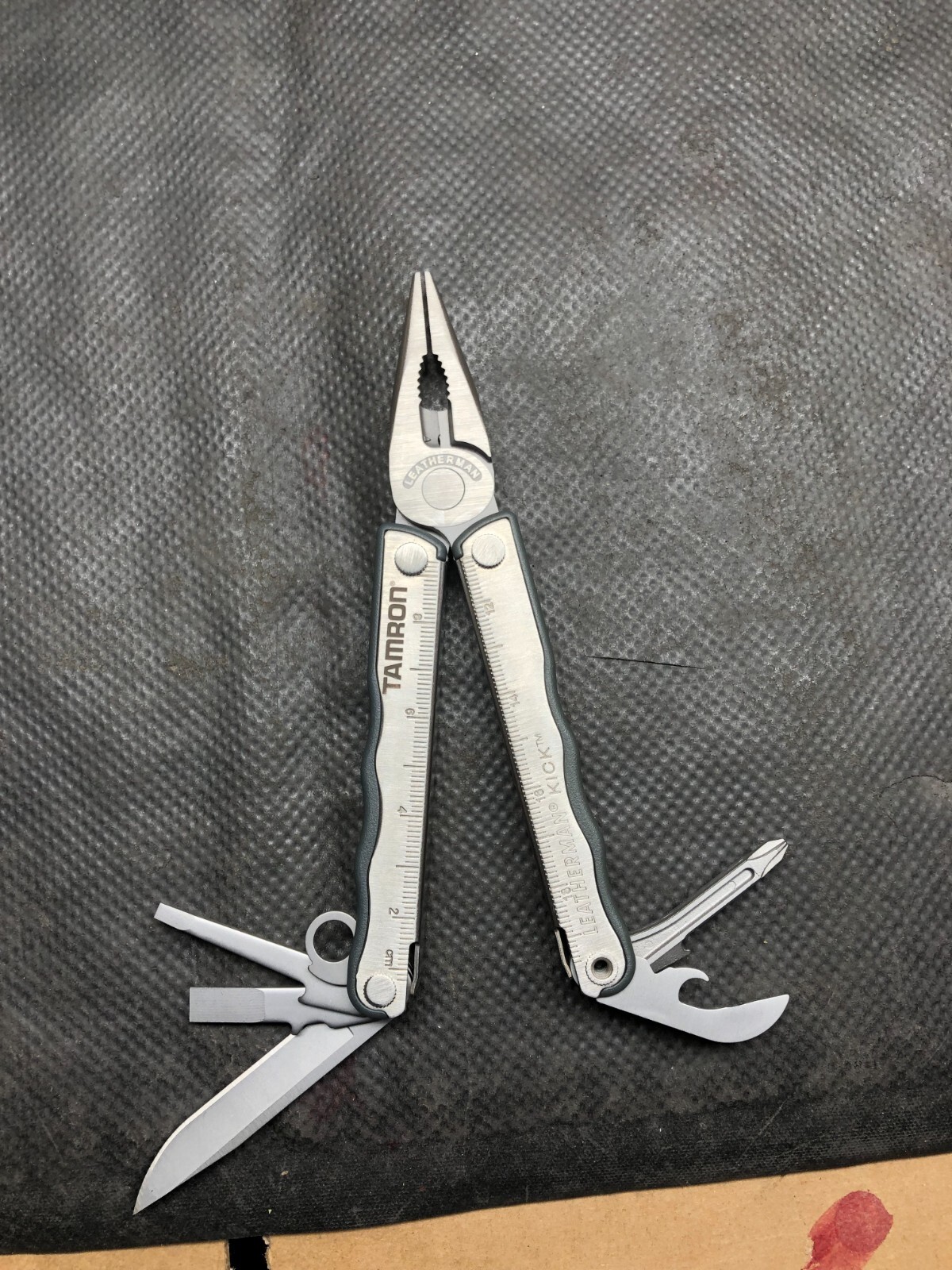 Leatherman Kick Multi-Tool, Knife, Pliers, Retired 04/11, Collectible -Excellent