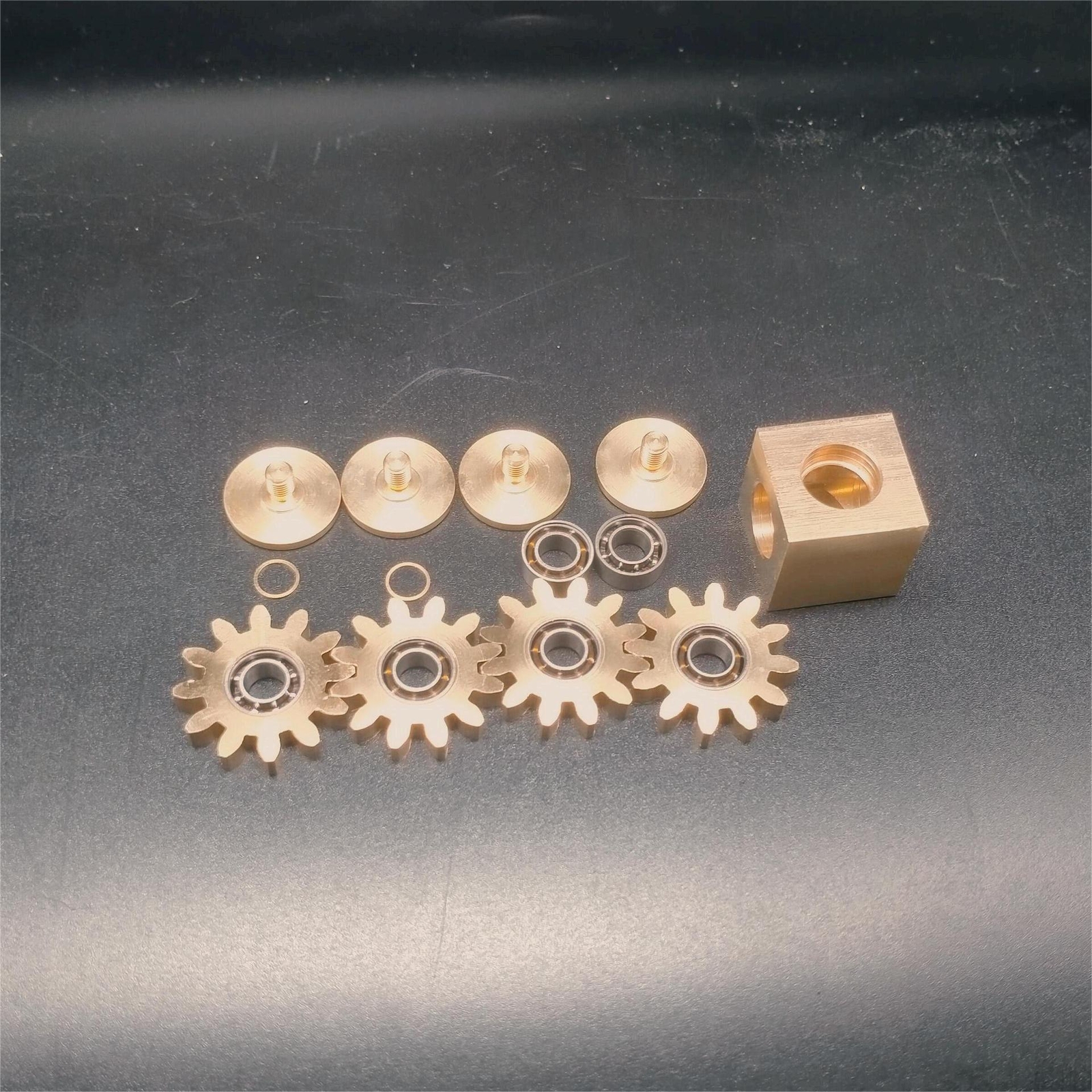 EDC Gear Linkage Brass Gyroscope Fingertips Spinning Top Gearwheel Gyro Toy Gift
