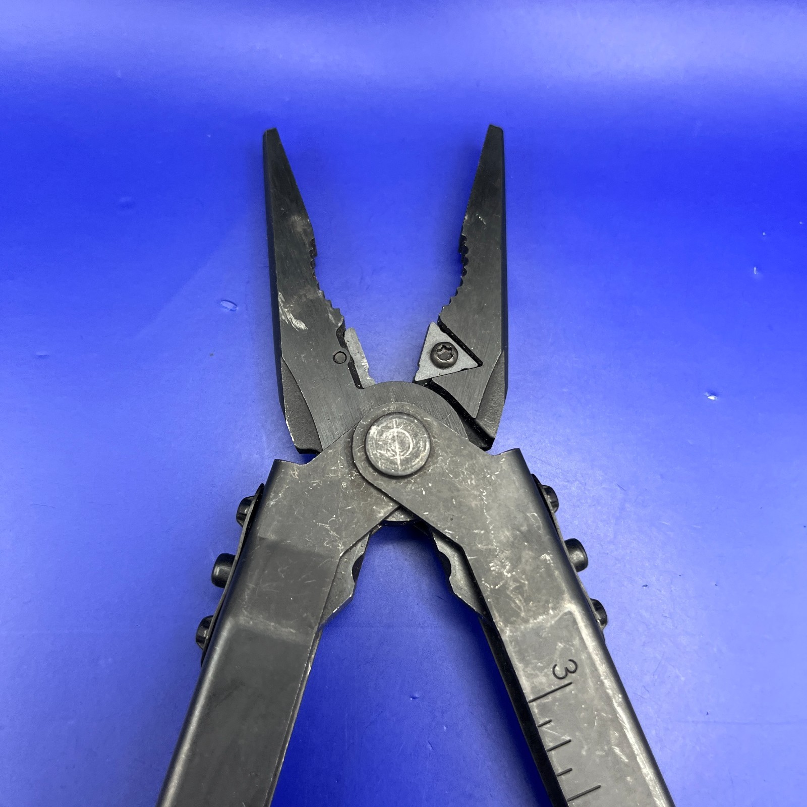 Gerber MP600 Black Oxide Multi-Tool Needle Nose Pliers Carbide Cutters