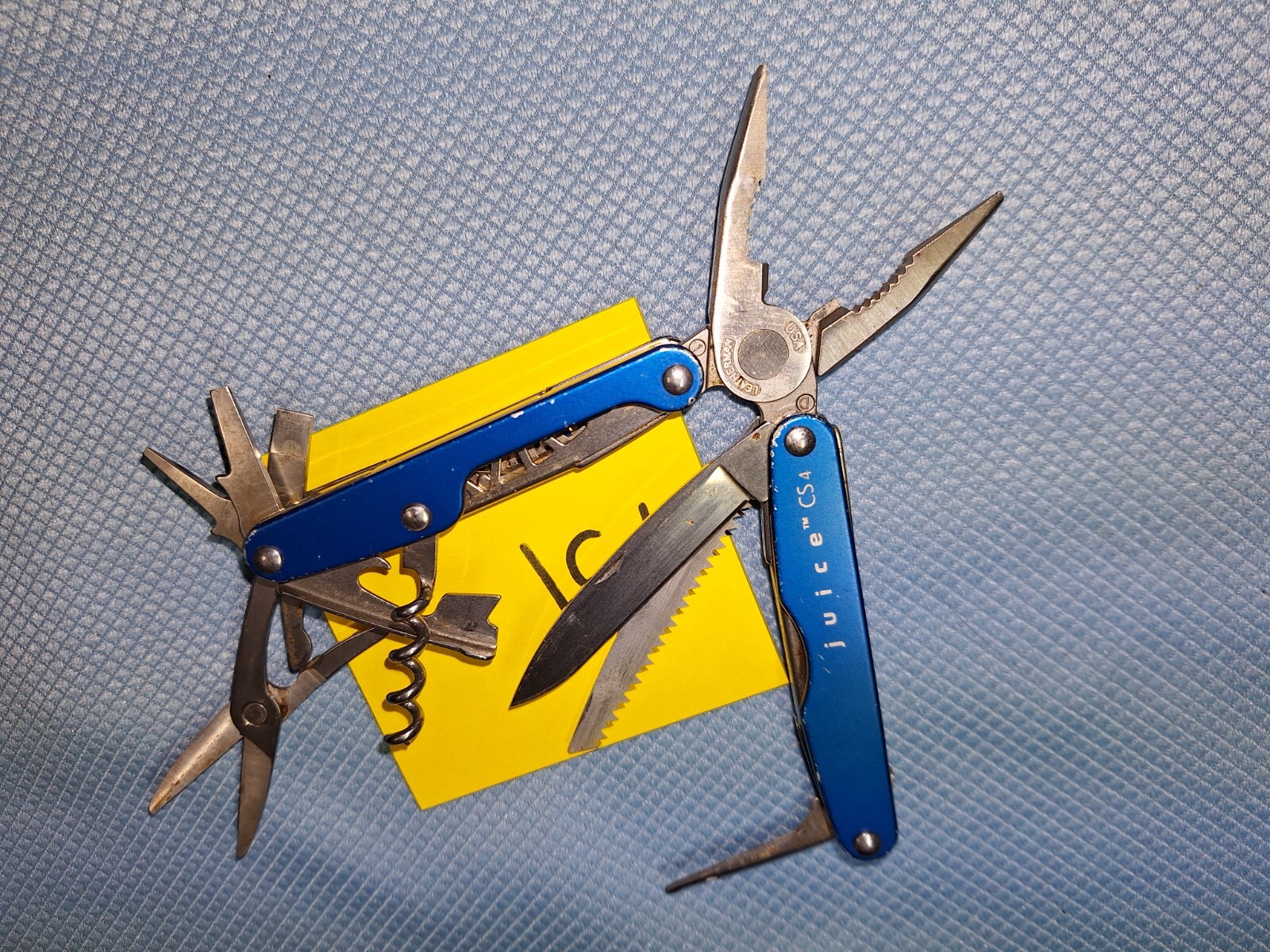 1 Leatherman BLUE CS4 JUICE Multi Tool FISHING Excellent LOT F51