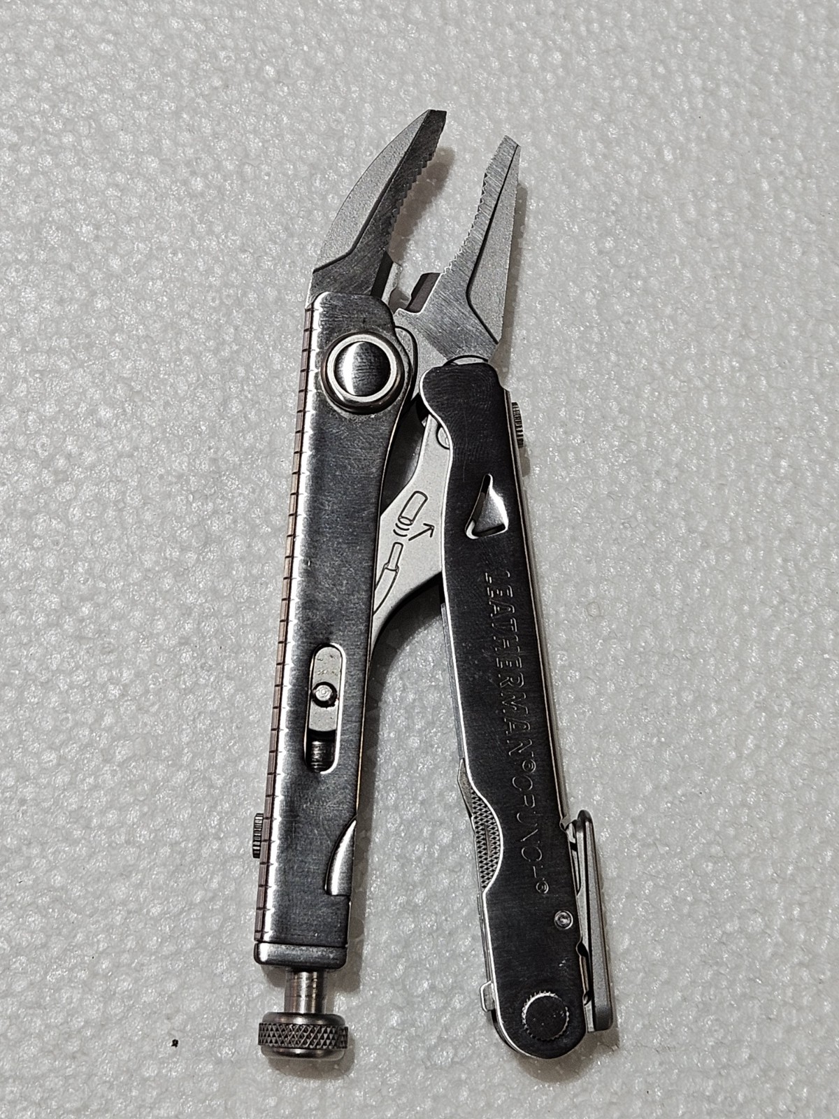 Leatherman Crunch multitool, LEATHER sheath. Made in USA. NEW UNUSED