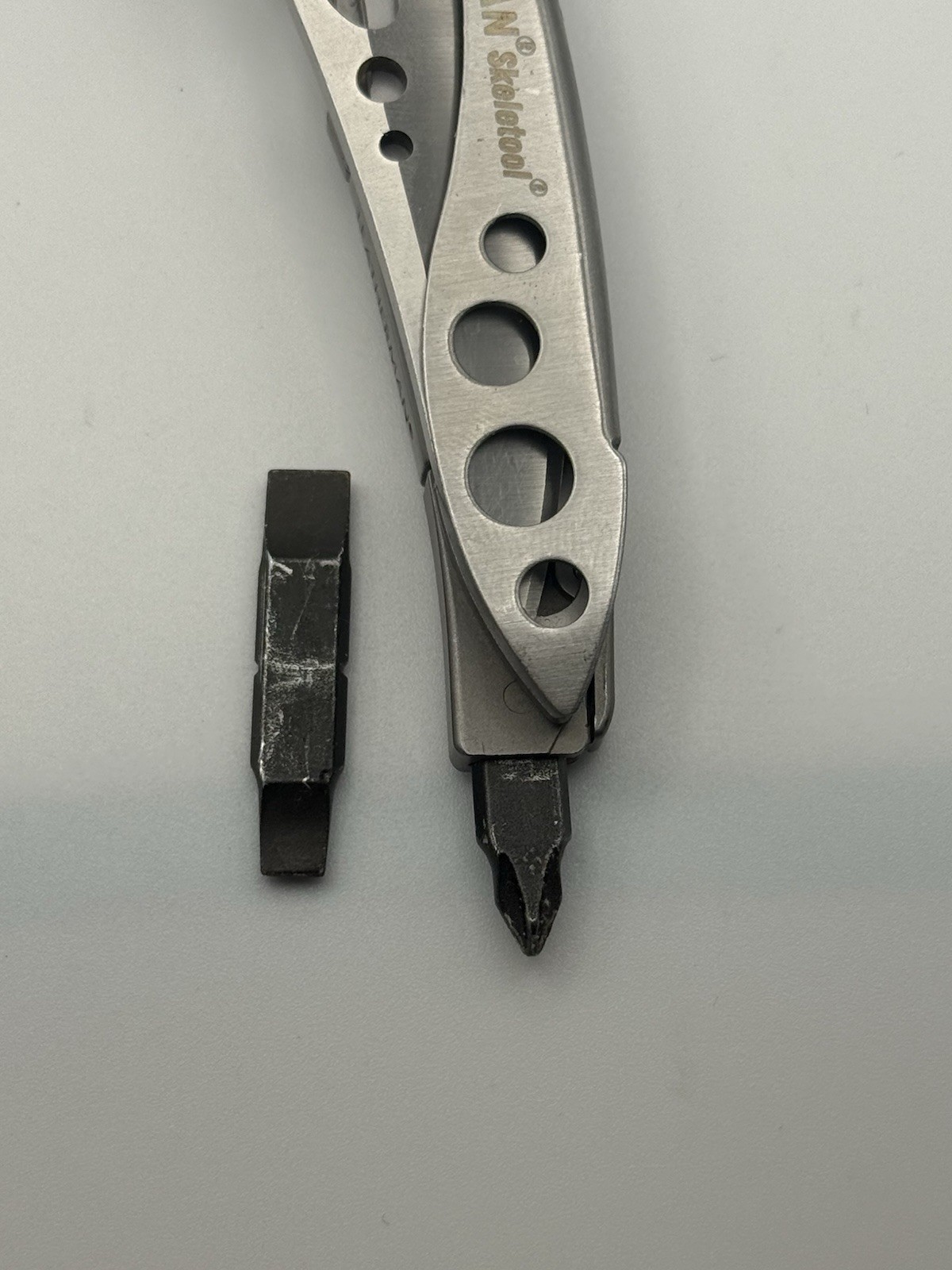 Leatherman Skeletool 7-in-1 Lightweight Multi-tool