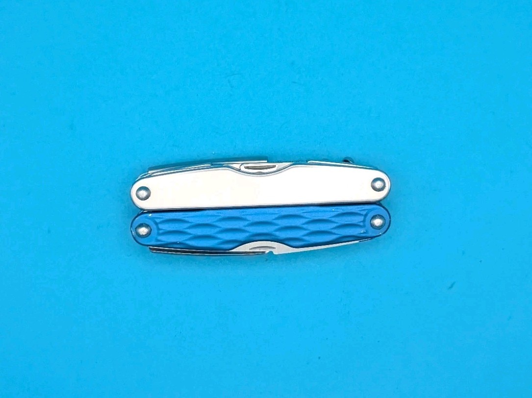 Leatherman Juice CS4 Multi Tool! Retired! COLUMBIA BLUE!