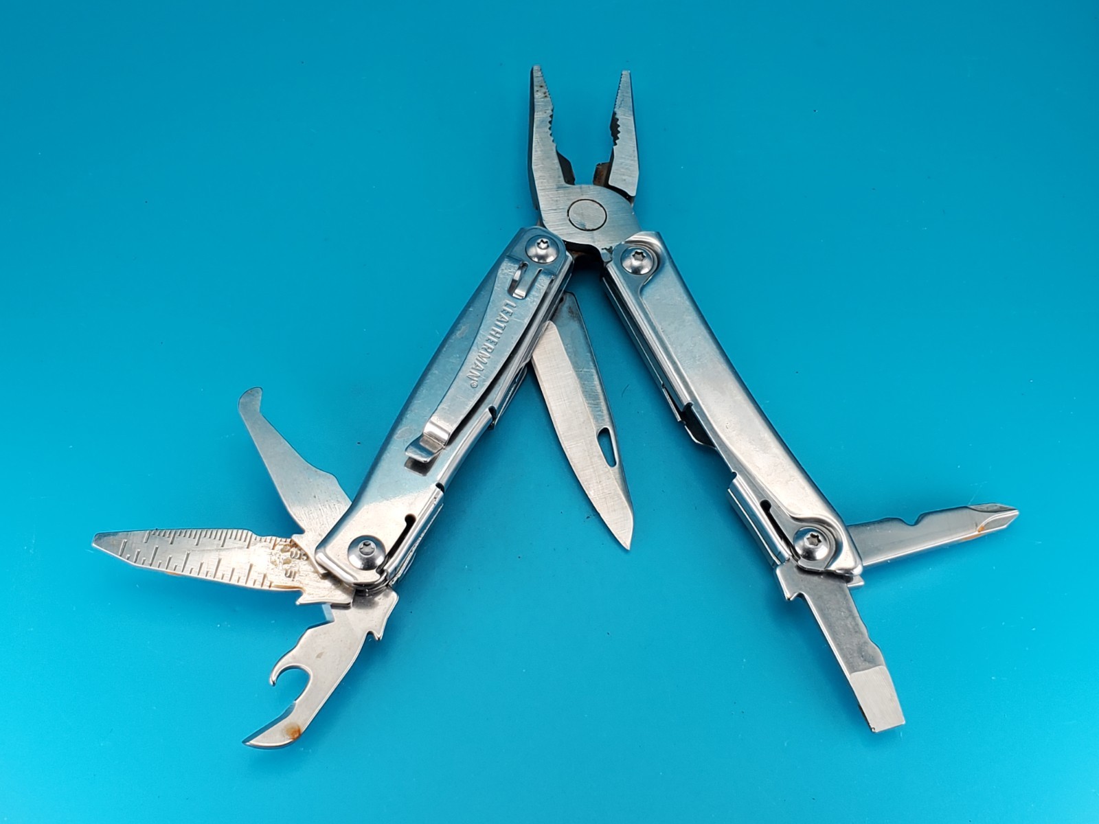 Leatherman Rev 3.8″ Multi-Tool, Stainless! *SOME RUST ON ITEM*